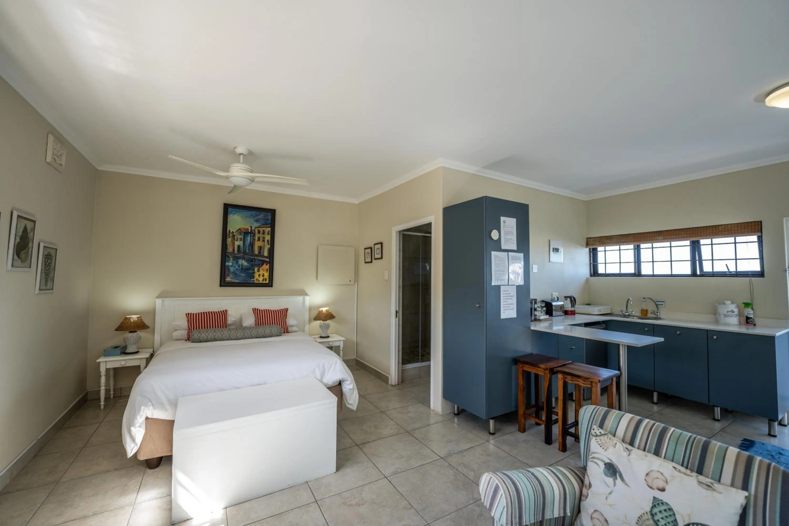 Photo of the whole room, Bed in The Lookout Guest House