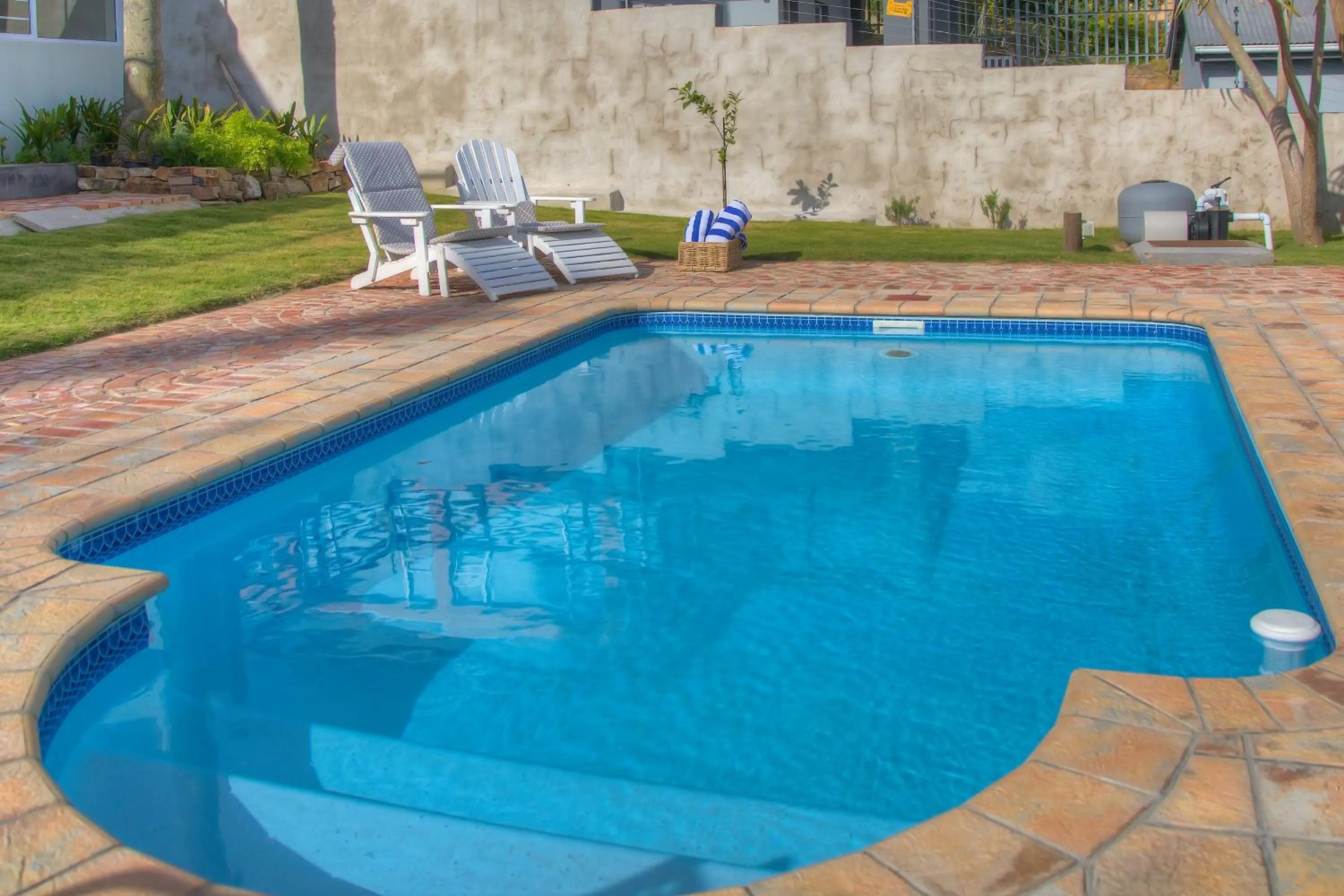 Swimming pool in The Lookout Guest House