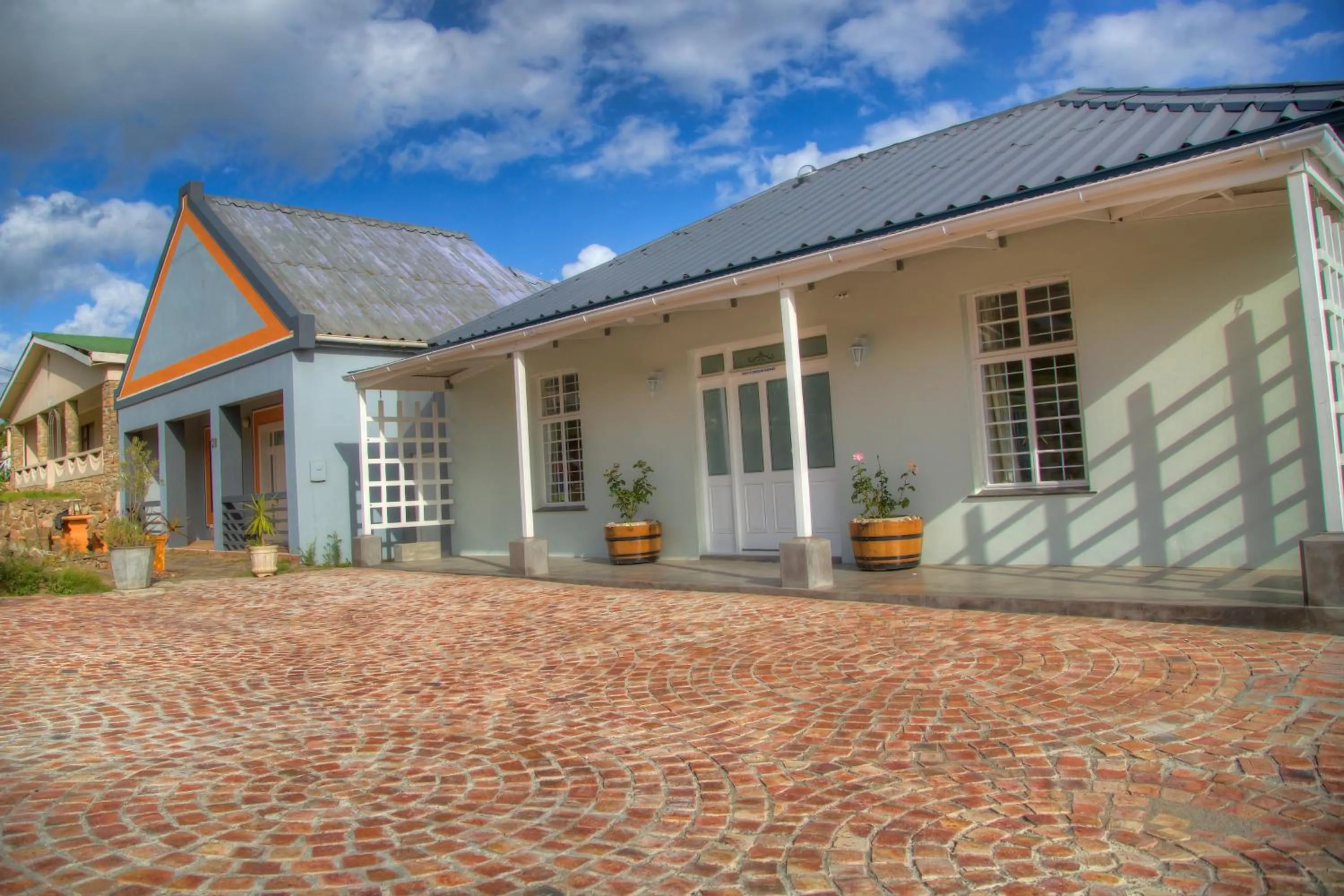 Facade/entrance in The Lookout Guest House