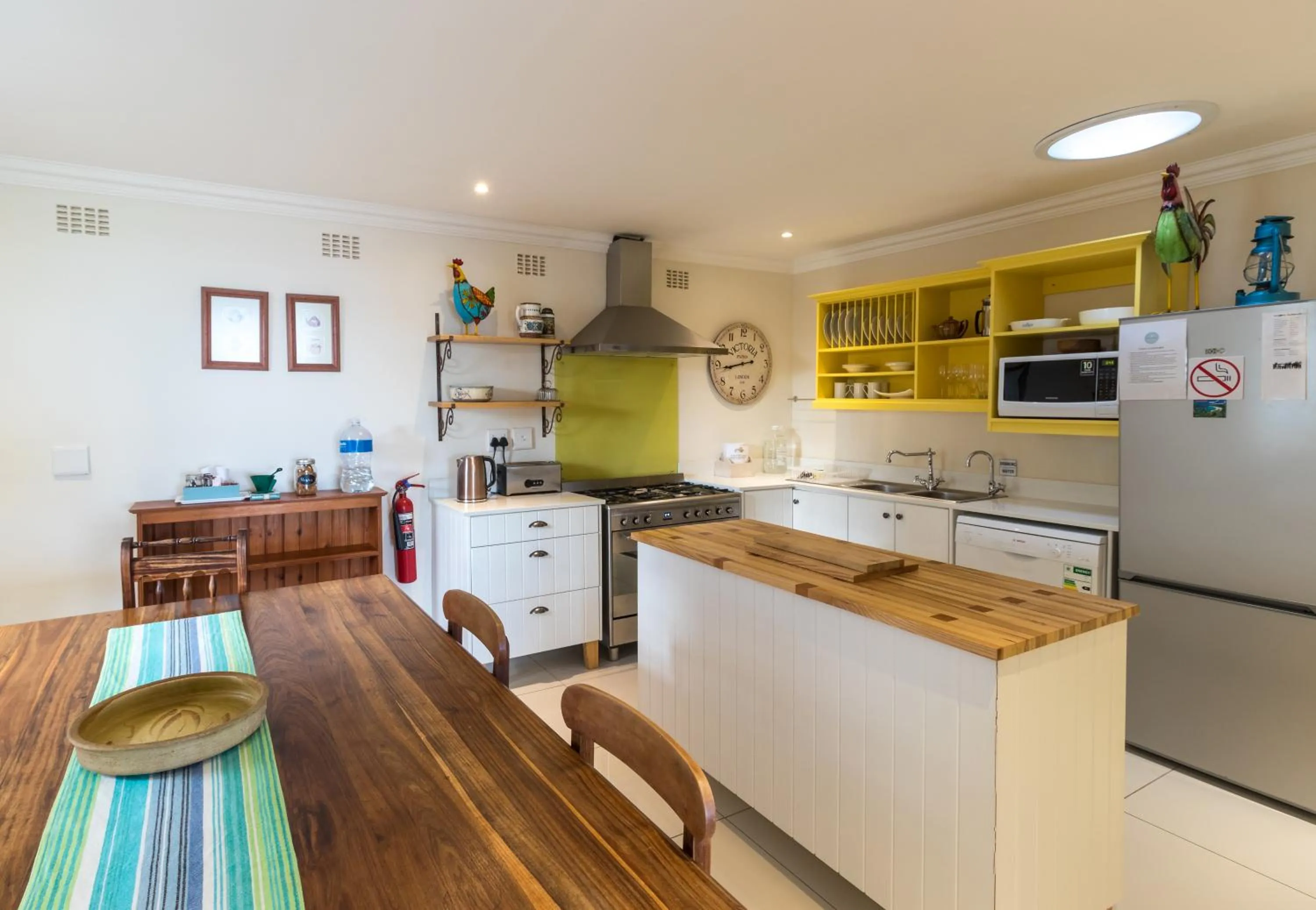 Kitchen or kitchenette in The Lookout Guest House