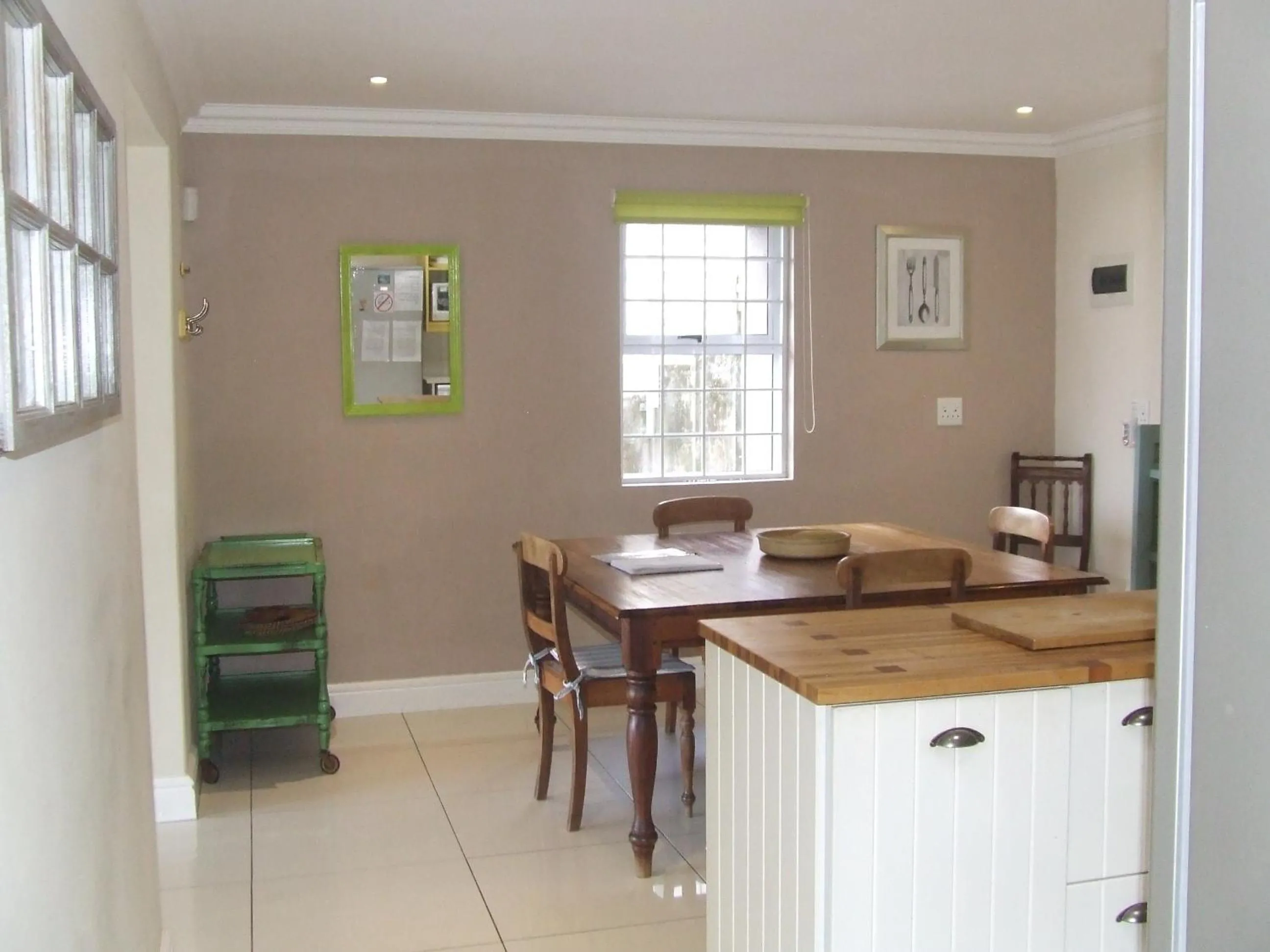 Kitchen or kitchenette in The Lookout Guest House