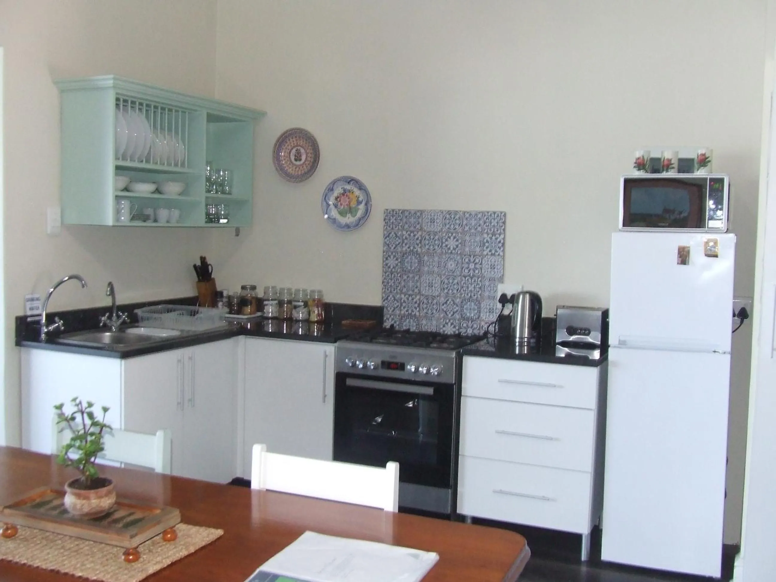 Kitchen or kitchenette in The Lookout Guest House