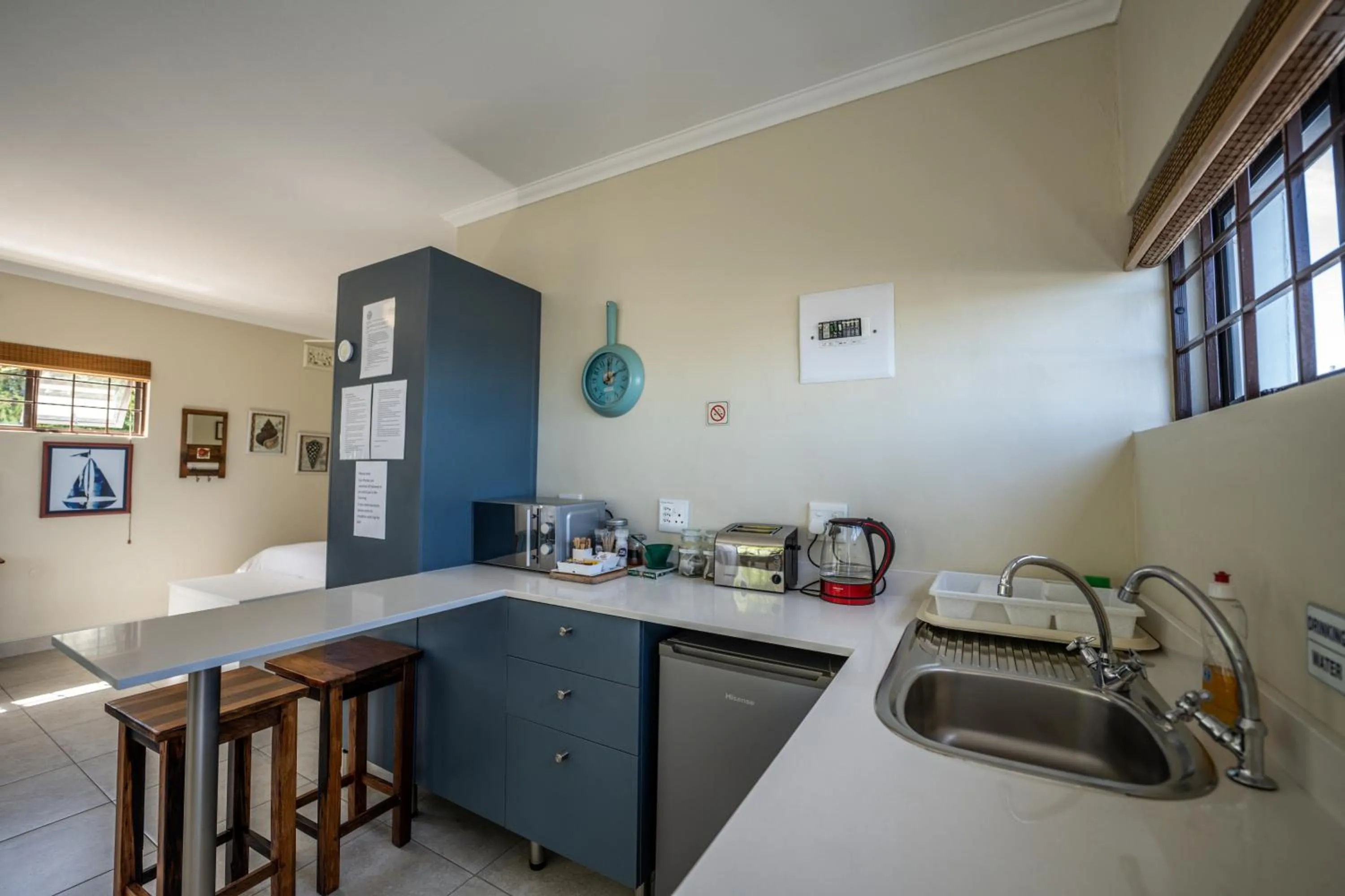 Coffee/tea facilities in The Lookout Guest House