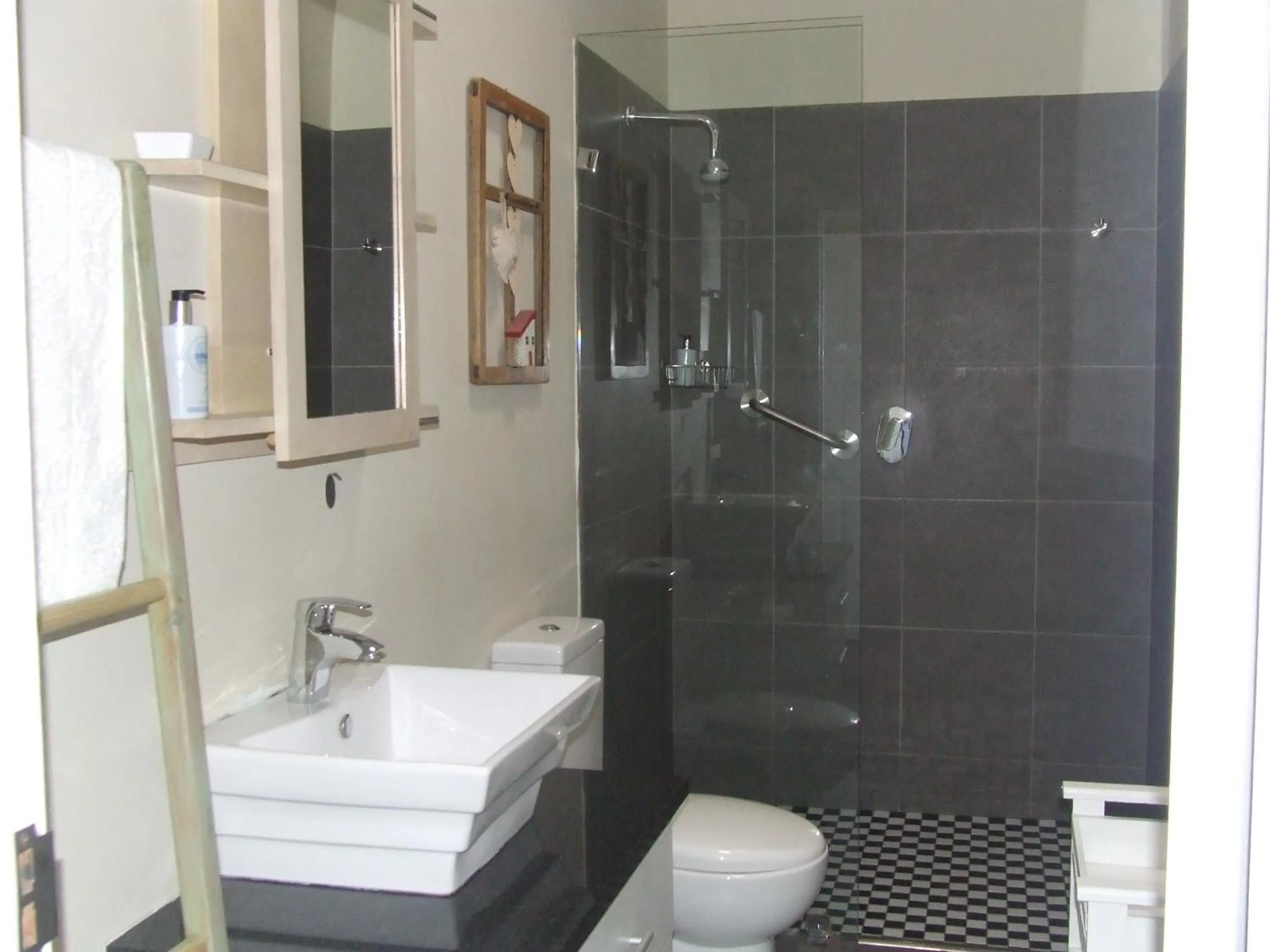 Shower in The Lookout Guest House