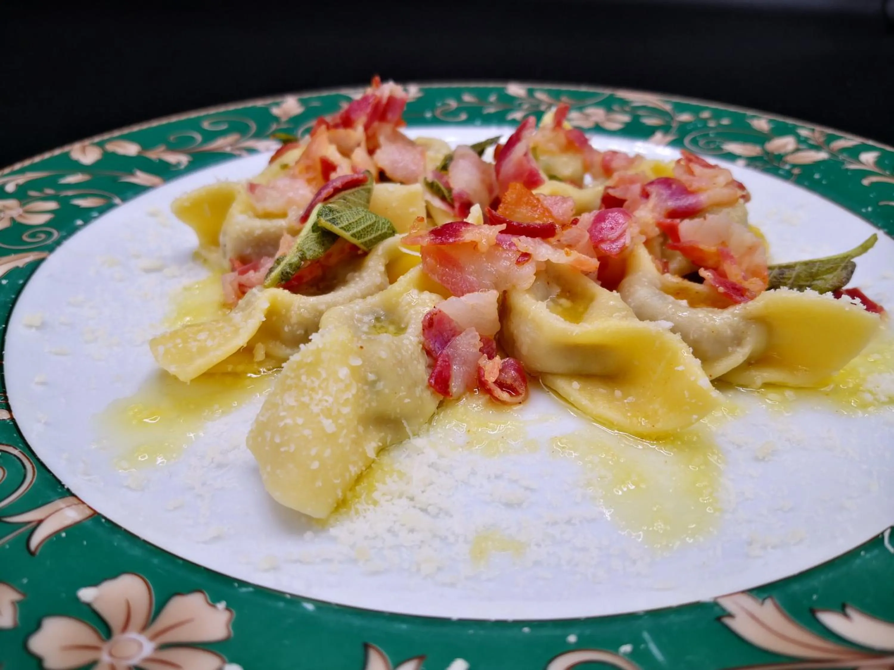 Restaurant/places to eat in Millaenya Inn