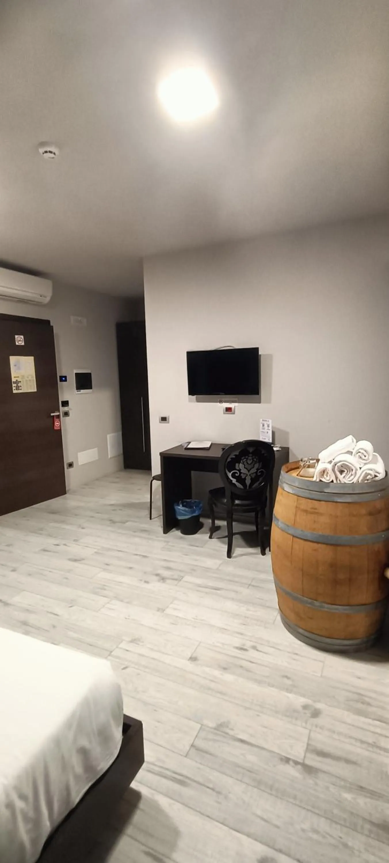 Photo of the whole room, Bed in Millaenya Inn