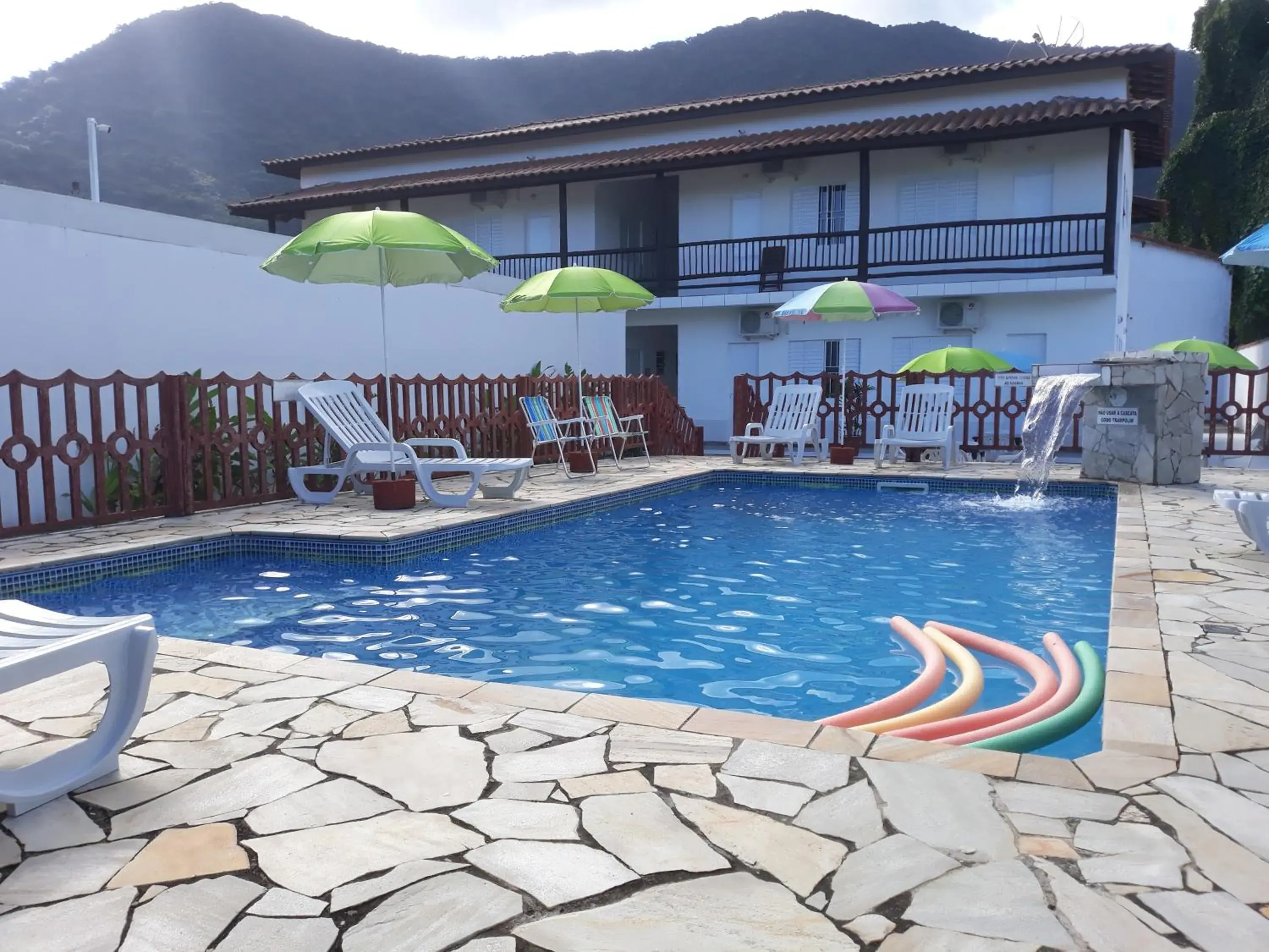Estúdio em maresias com ar condicionado e piscina Estúdio em maresias com ar condicionado e piscina