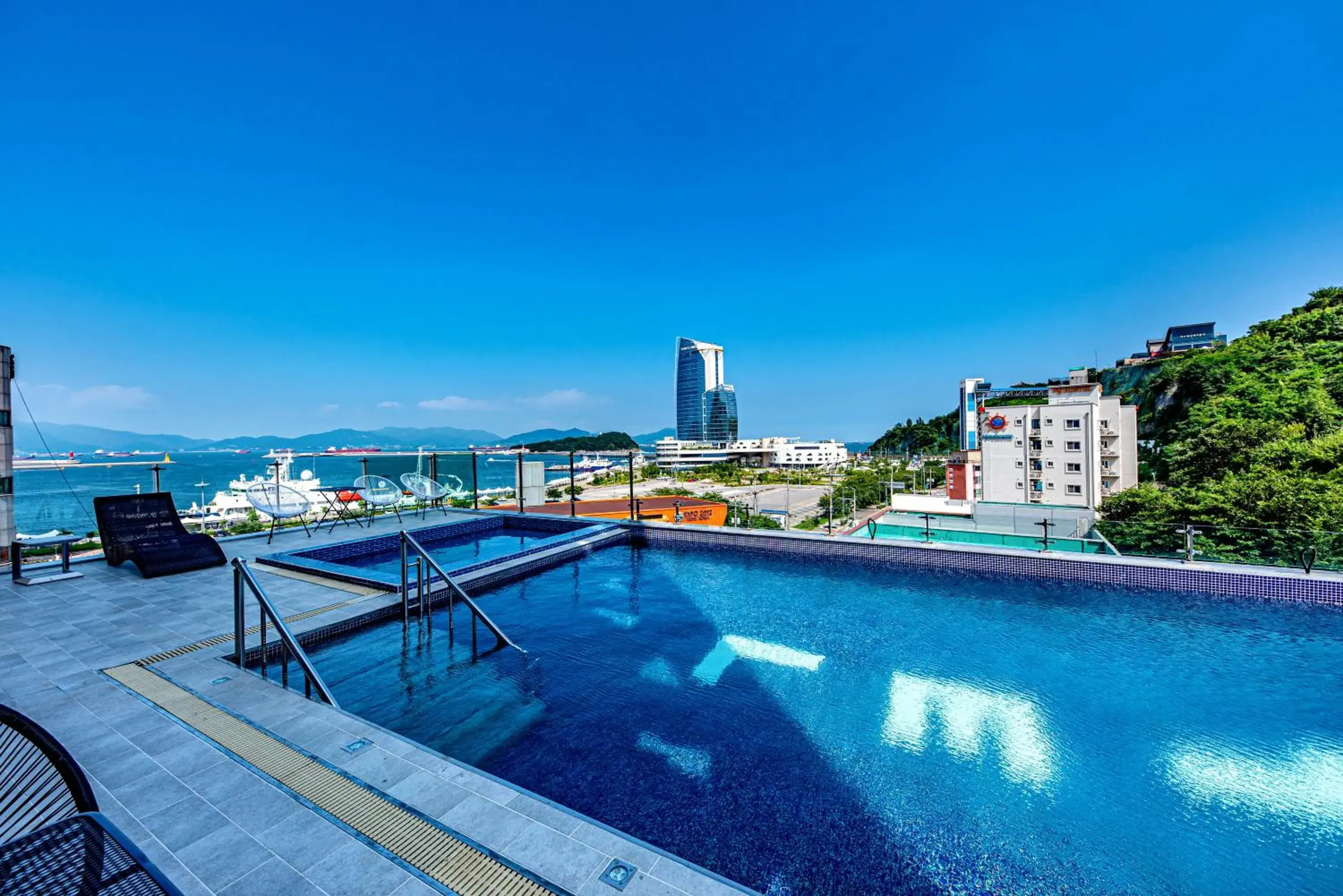 Swimming pool in HS Tourist Hotel Swimming pool in HS Tourist Hotel
