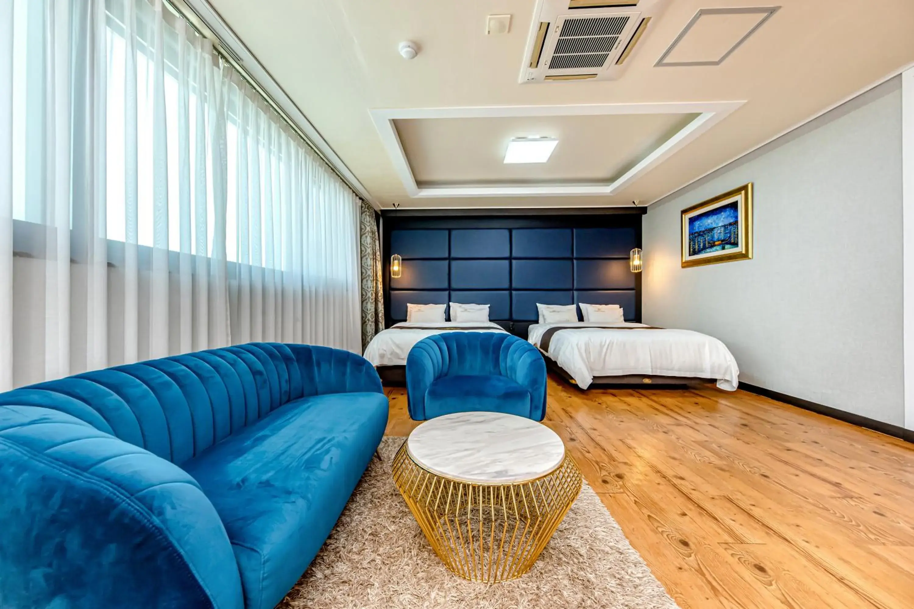 Seating Area in HS Tourist Hotel Seating Area in HS Tourist Hotel