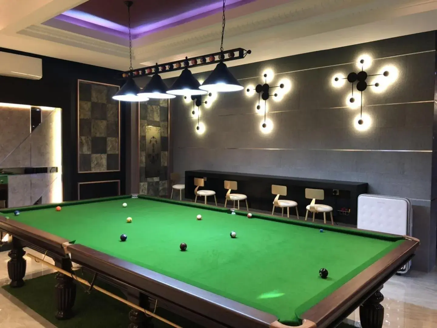 Billiard, Billiards in Qu Lin Resident