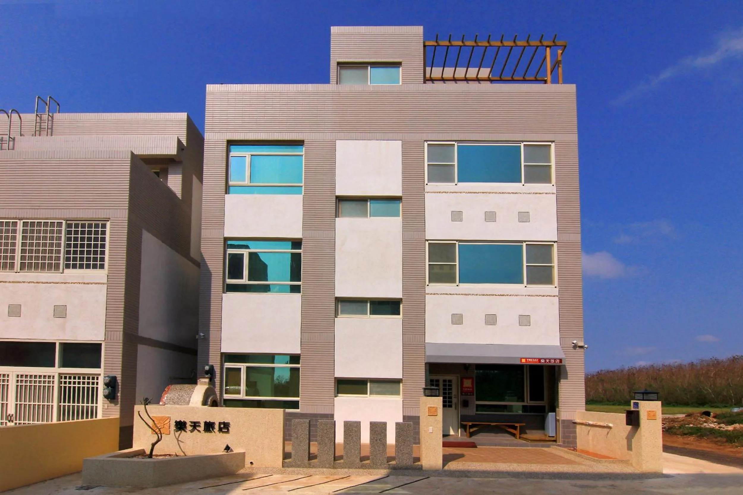 Property building in THEDAY B&B