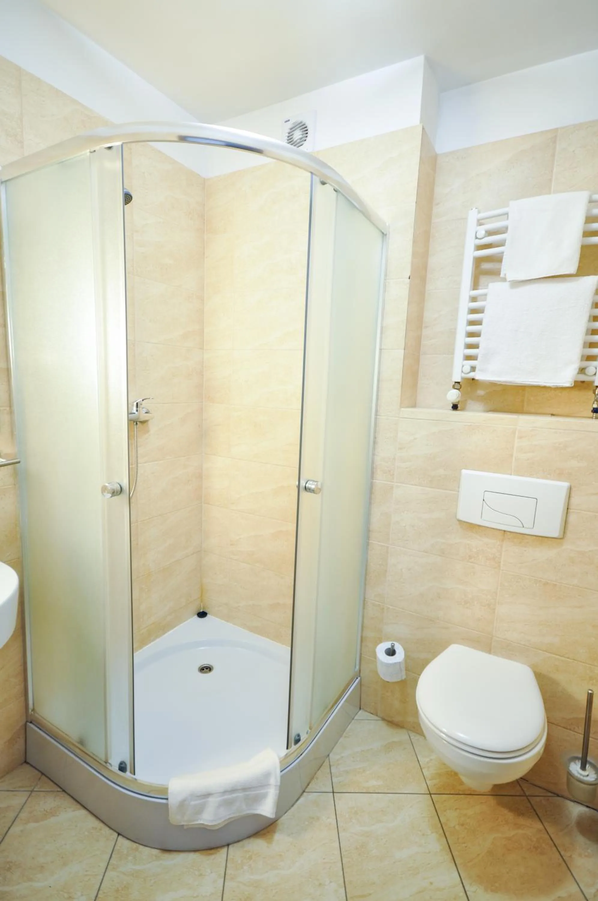 Bathroom in Hotel Trzy Światy Spa & Wellness Rajska WySpa