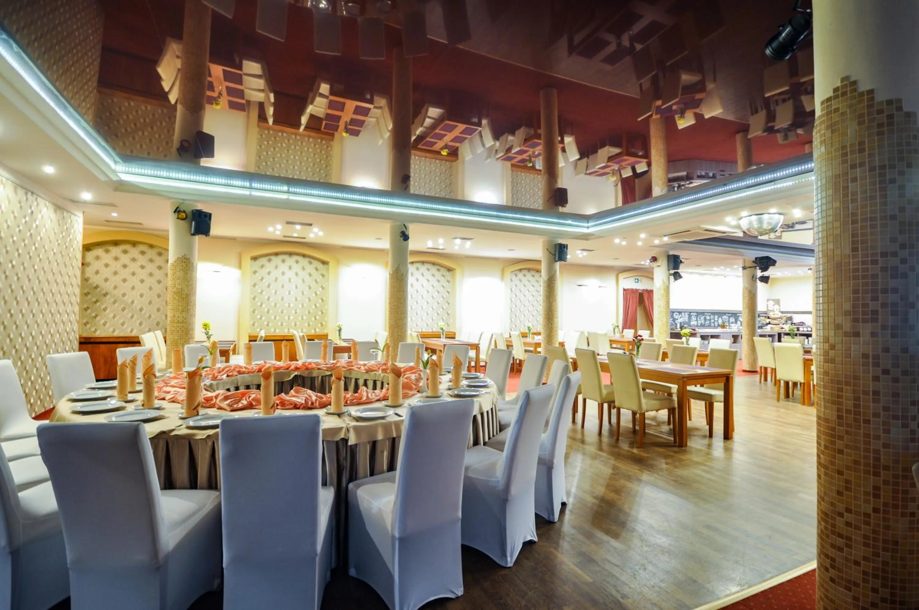 Restaurant/places to eat in Hotel Trzy Światy Spa & Wellness Rajska WySpa