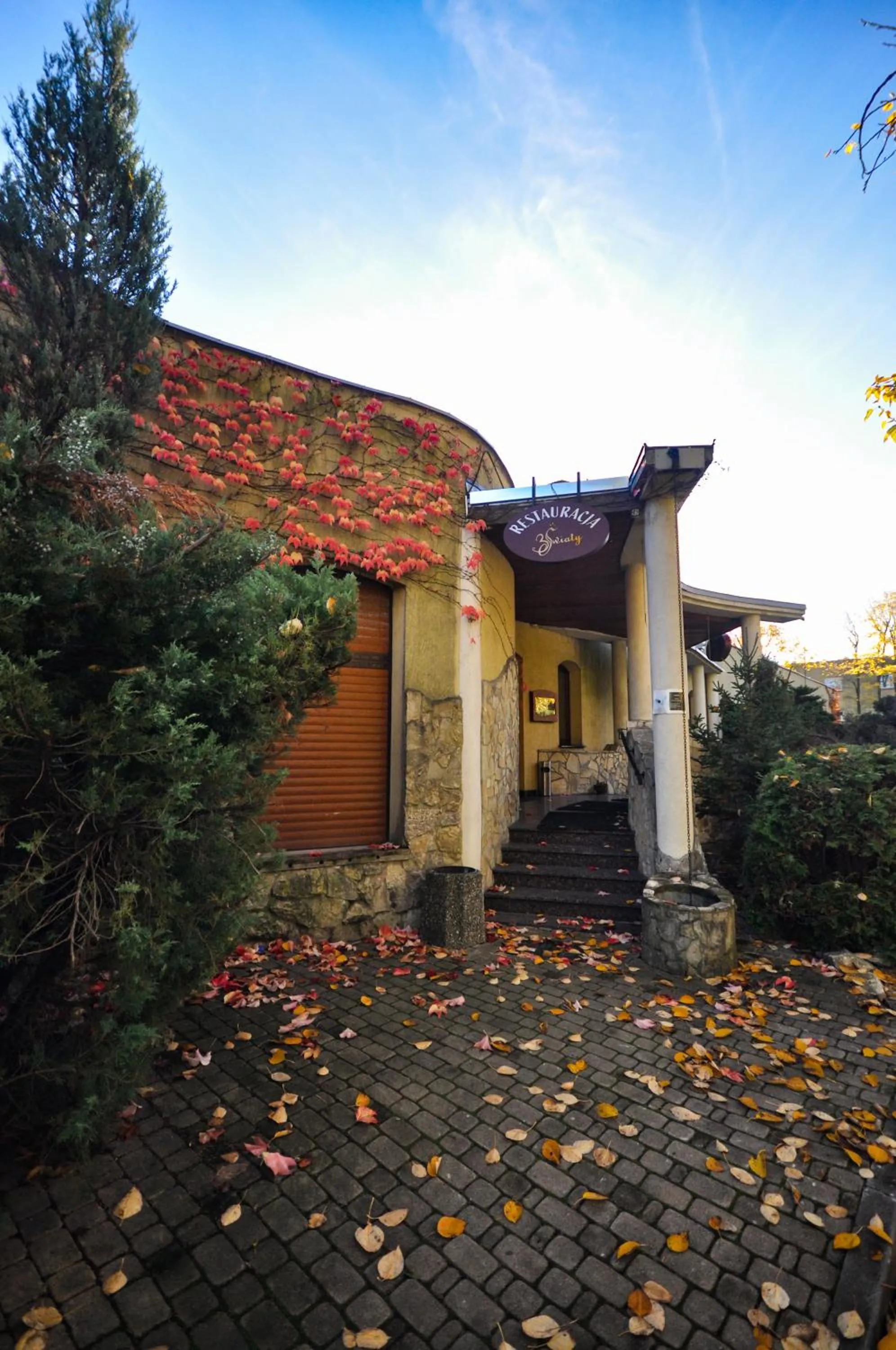 Property building in Hotel Trzy Światy Spa & Wellness Rajska WySpa