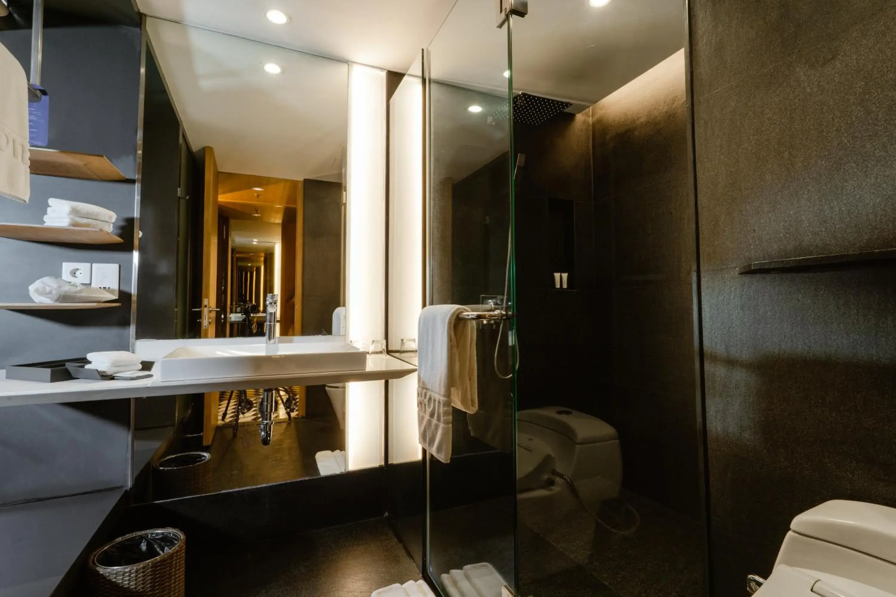 Bathroom in ARTOTEL Sanur Bali Bathroom in ARTOTEL Sanur Bali