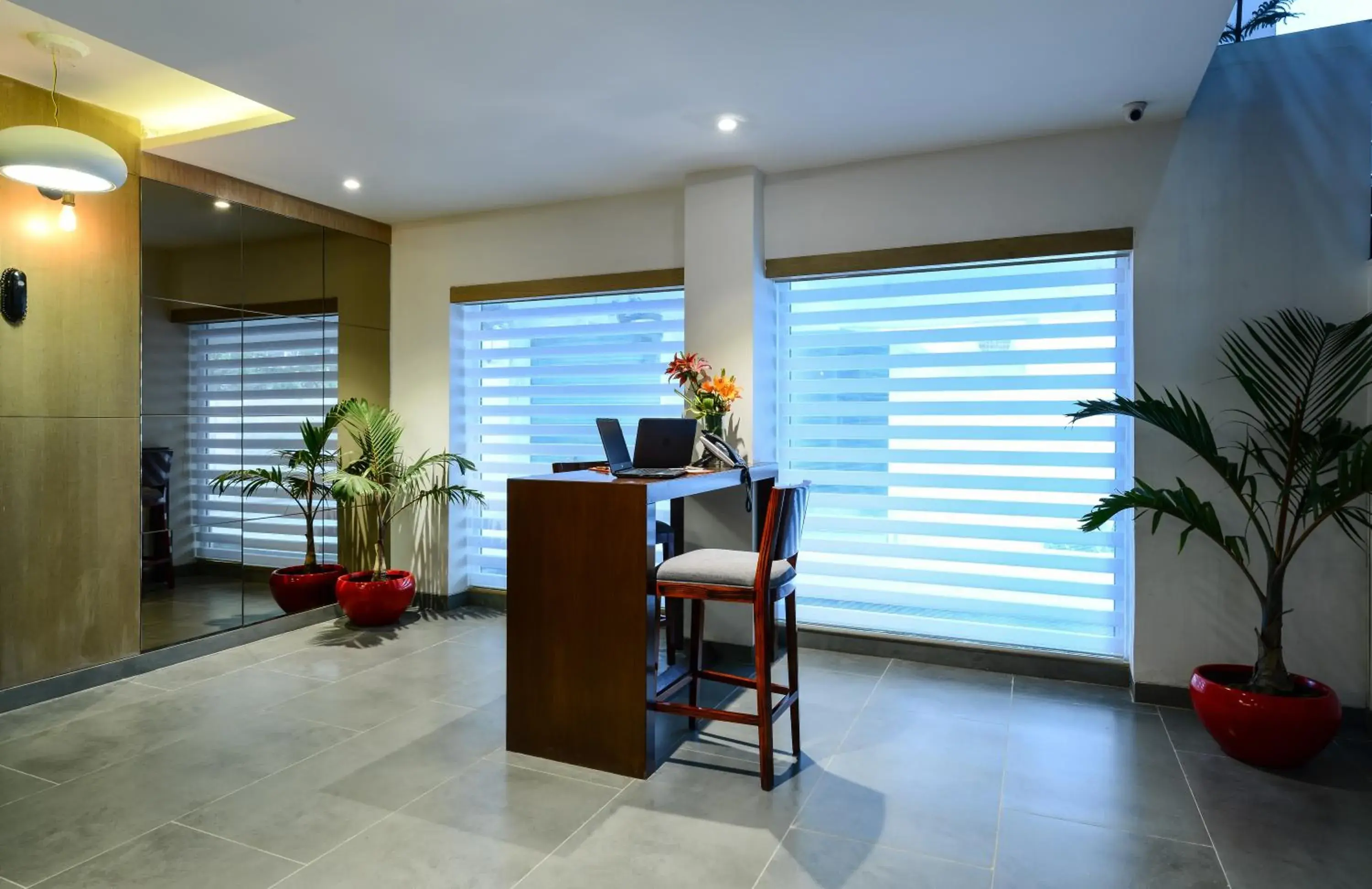 Lobby or reception in Howard Johnson by Wyndham, Kolkata Airport Lobby or reception in Howard Johnson by Wyndham, Kolkata Airport