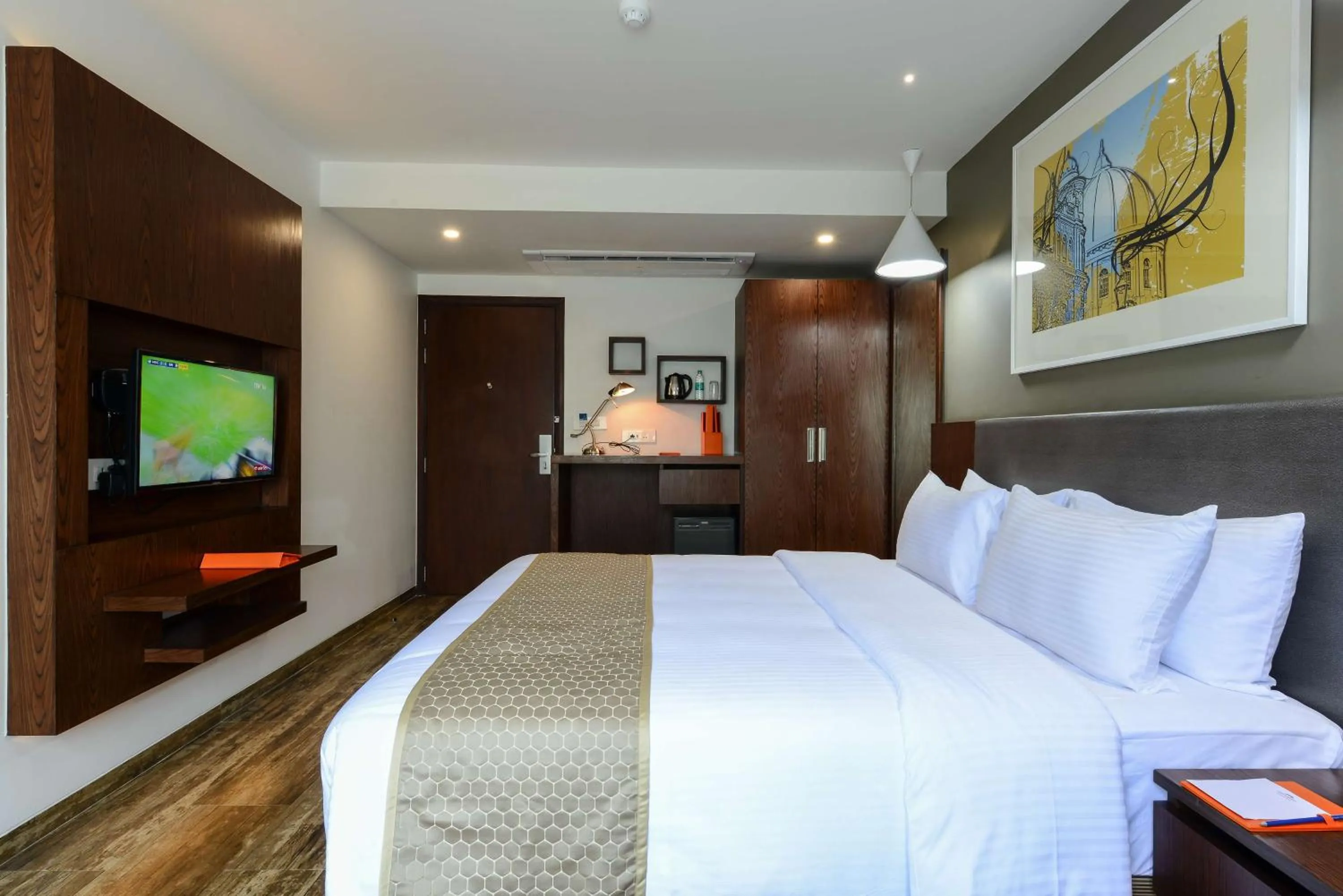 Photo of the whole room, Bed in Howard Johnson by Wyndham, Kolkata Airport