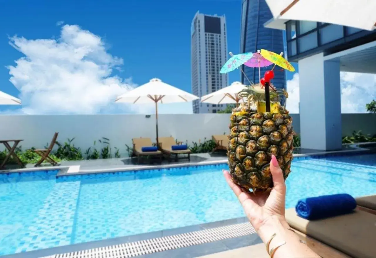 Swimming pool in Da Nang Han River Hotel Swimming pool in Da Nang Han River Hotel