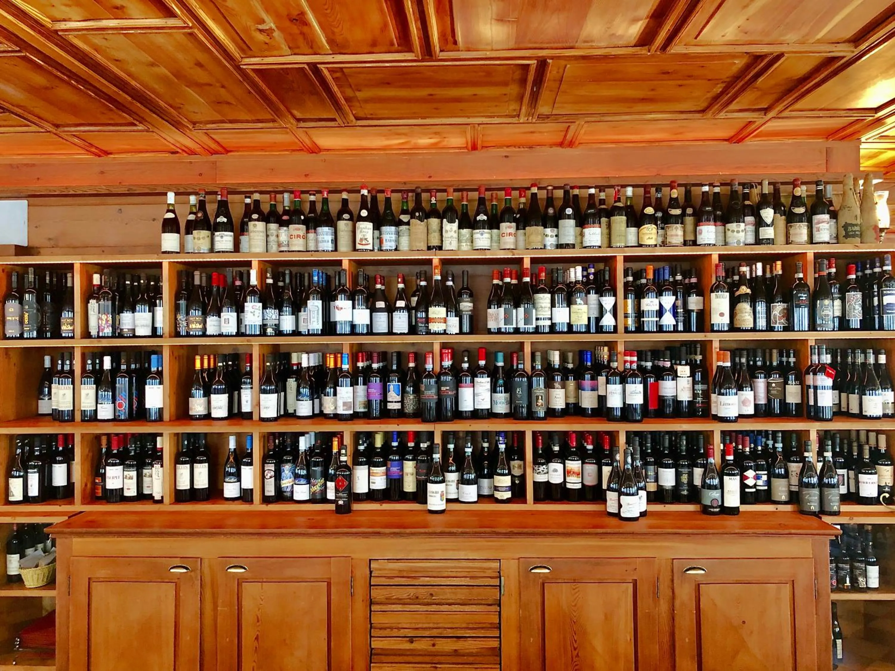 Restaurant/places to eat in Hotel Castor