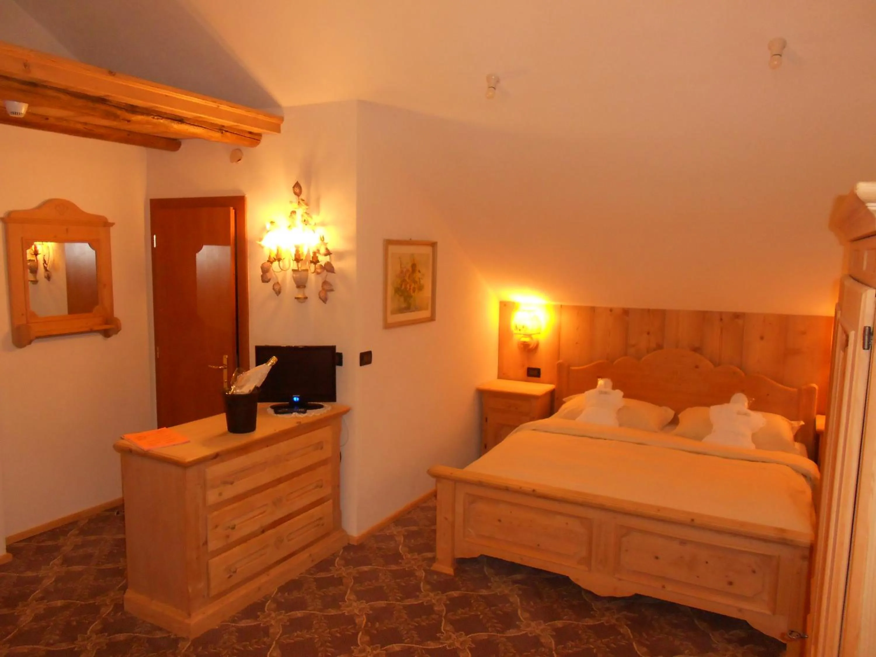 Photo of the whole room, Bed in Hotel Relais Grünwald