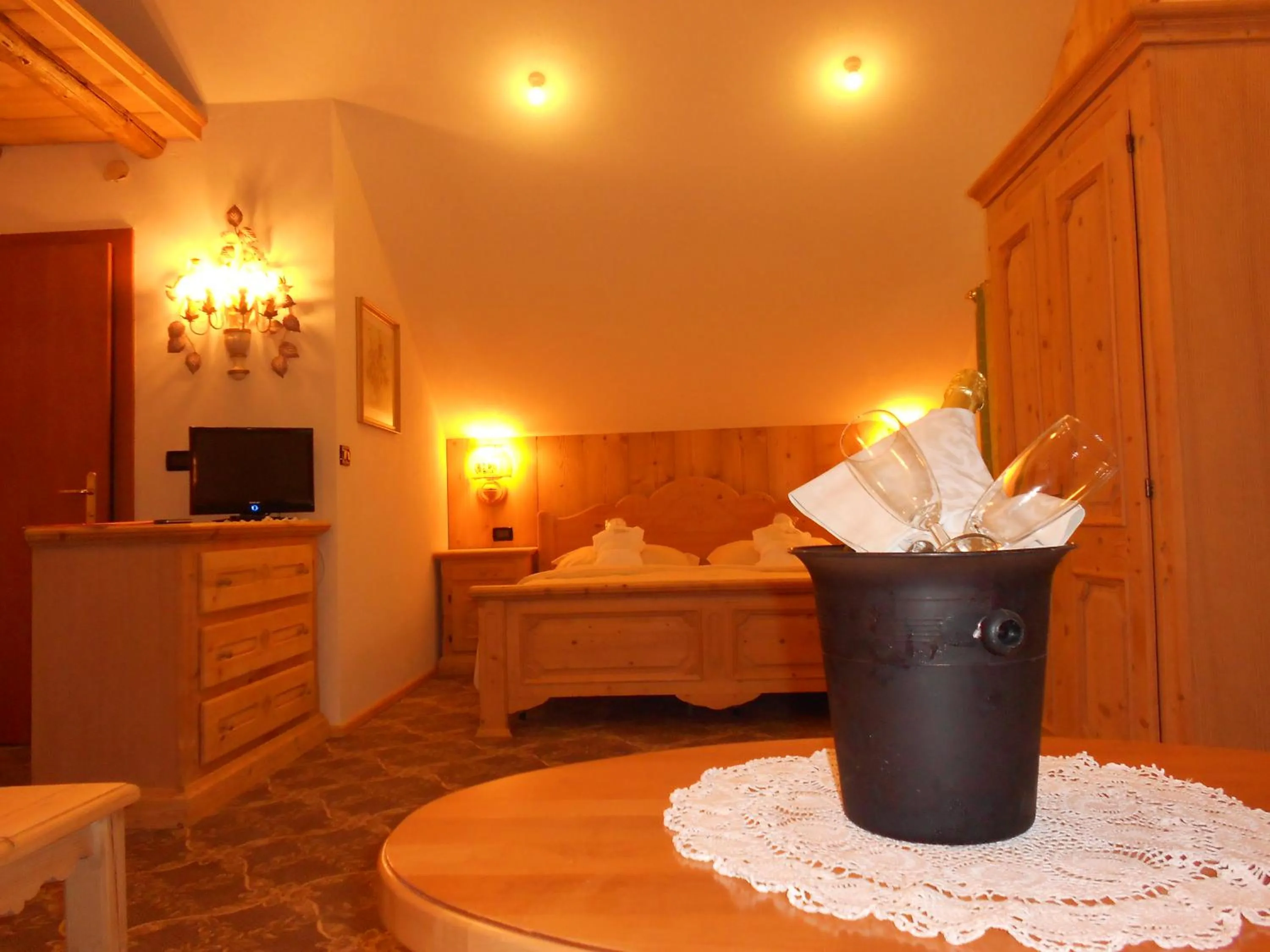 Alcoholic drinks, Bed in Hotel Relais Grünwald