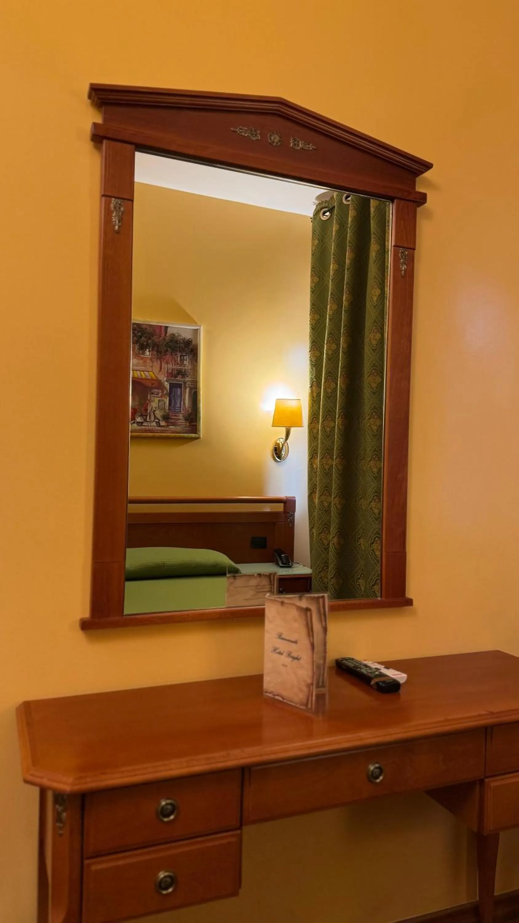 Photo of the whole room in Hotel Bright