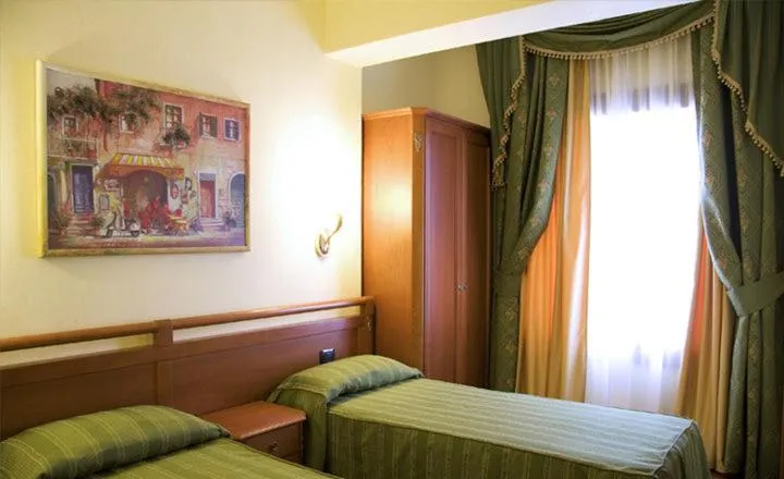 Bathroom, Bed in Hotel Bright