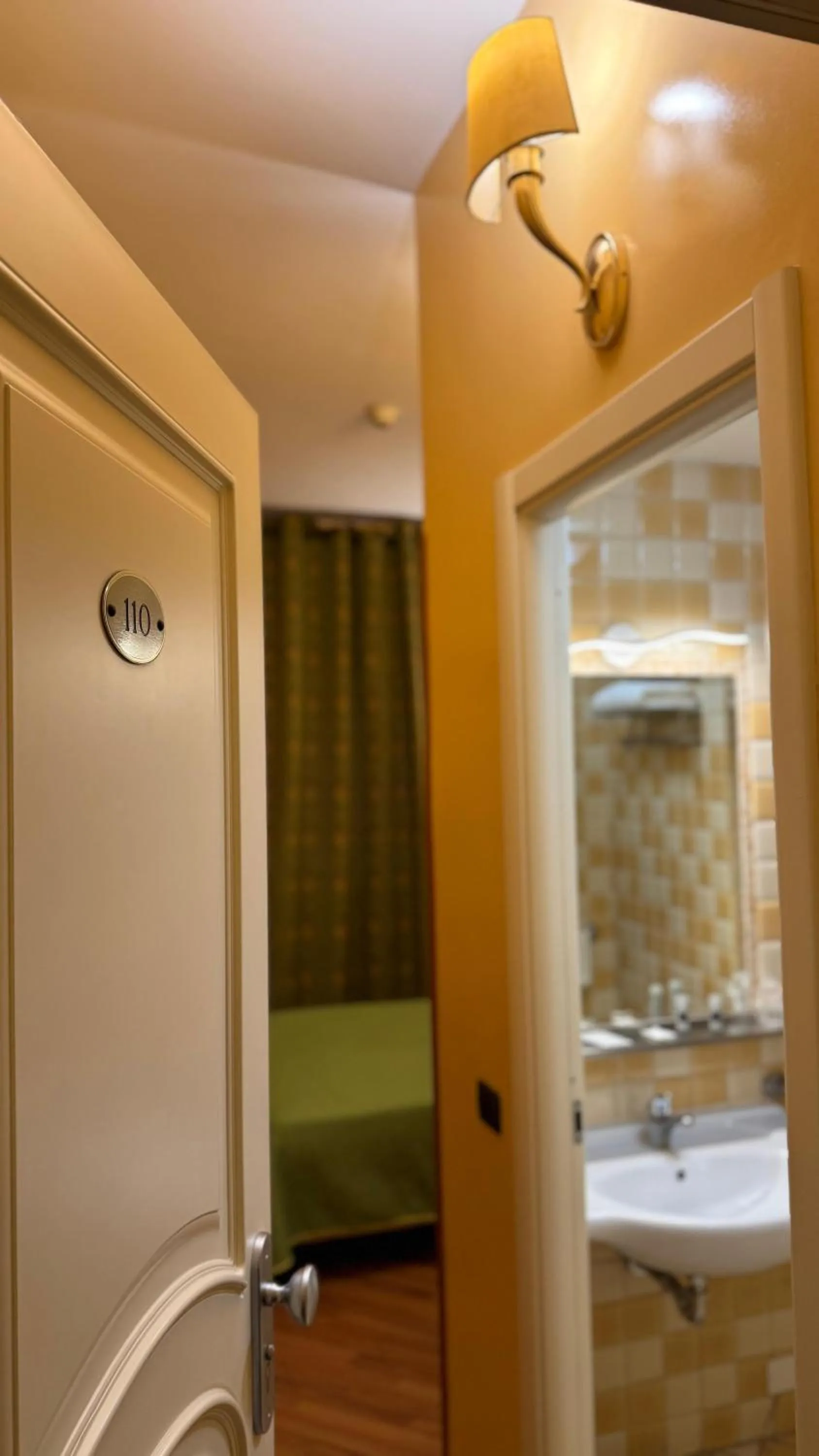 Bathroom in Hotel Bright