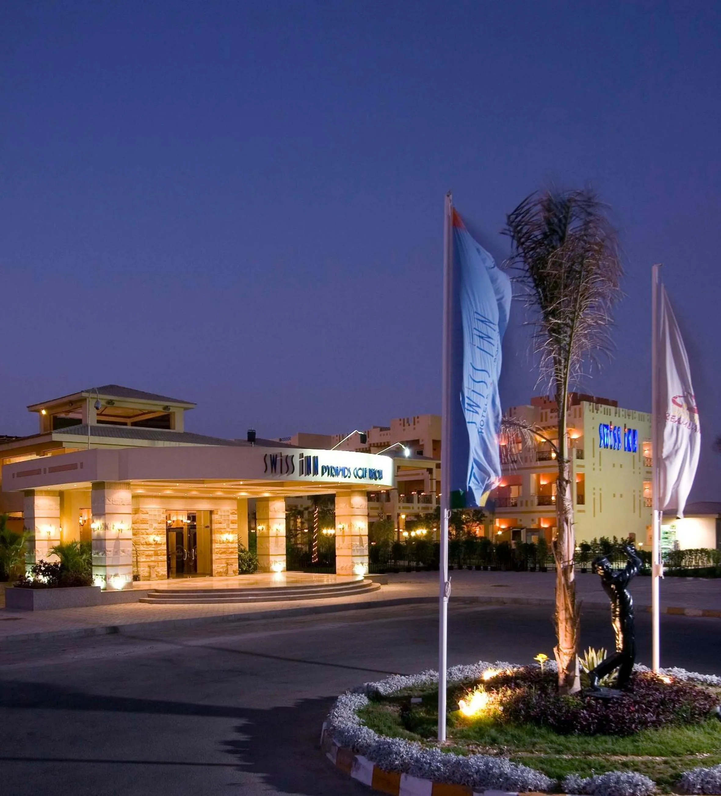 Facade/entrance in Swiss Inn Pyramids Golf Resort
