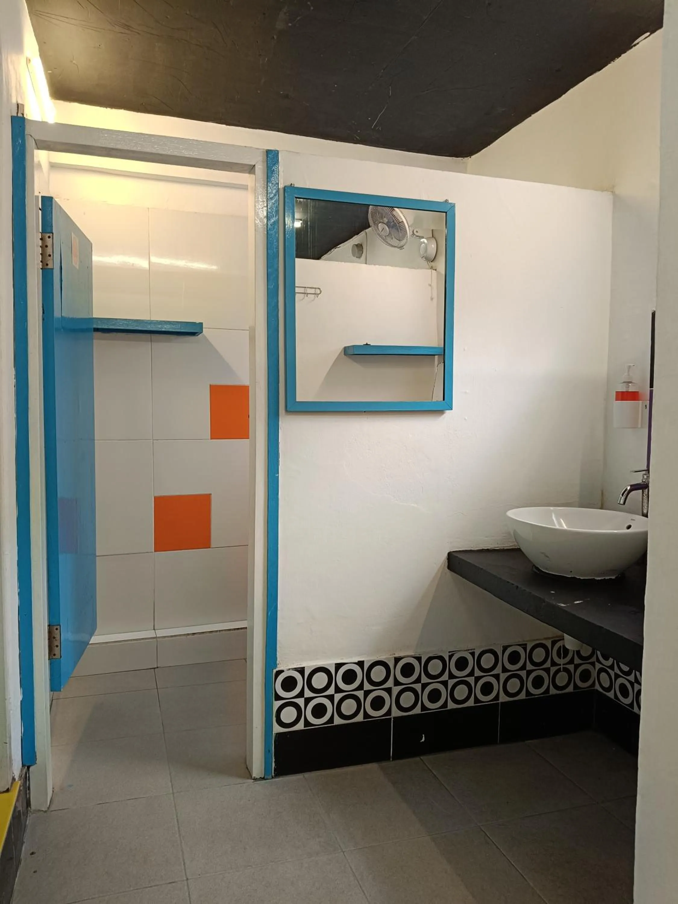 Bathroom, Bed in Gili Beach Bum Hostel