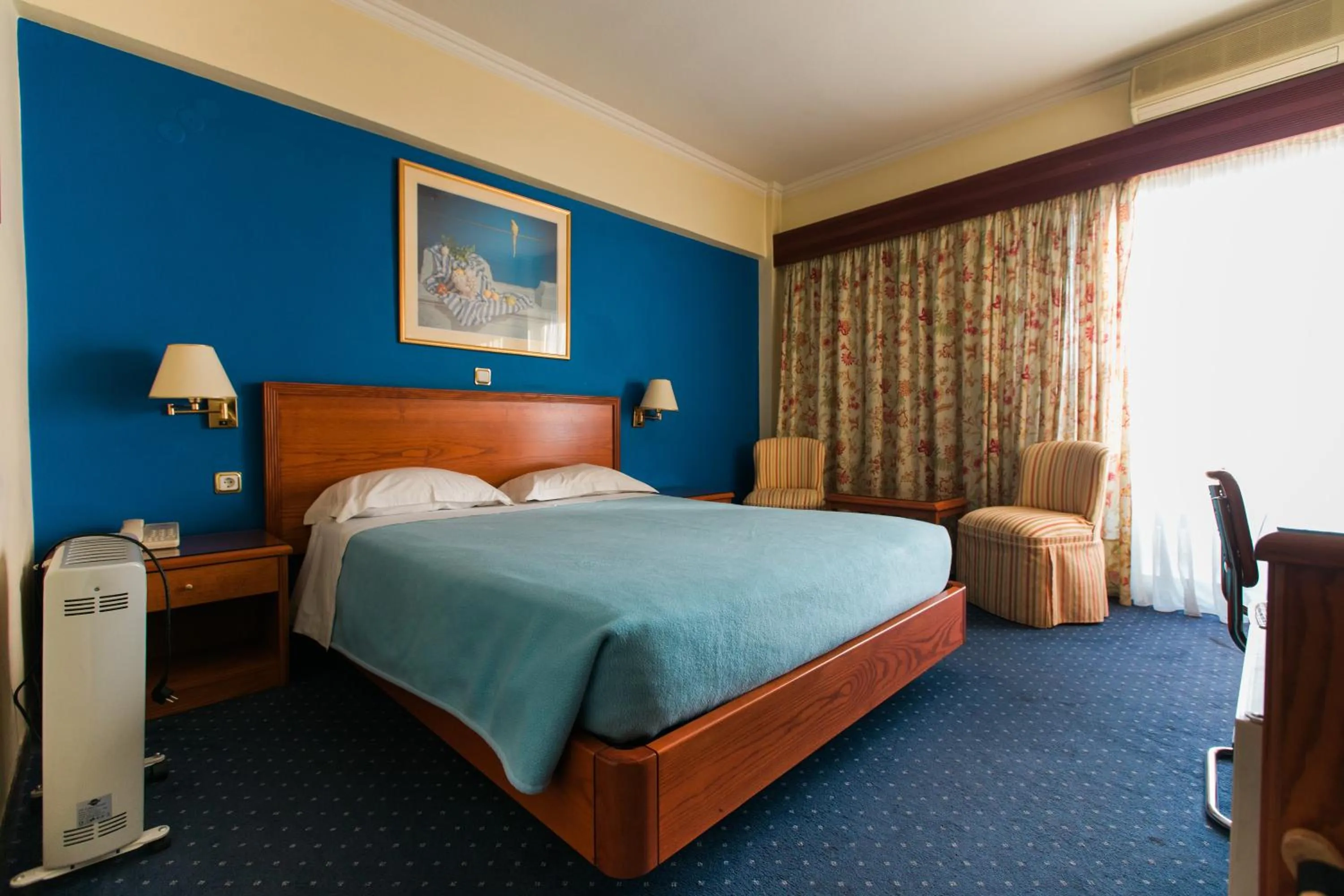 Photo of the whole room, Bed in Grand Hotel