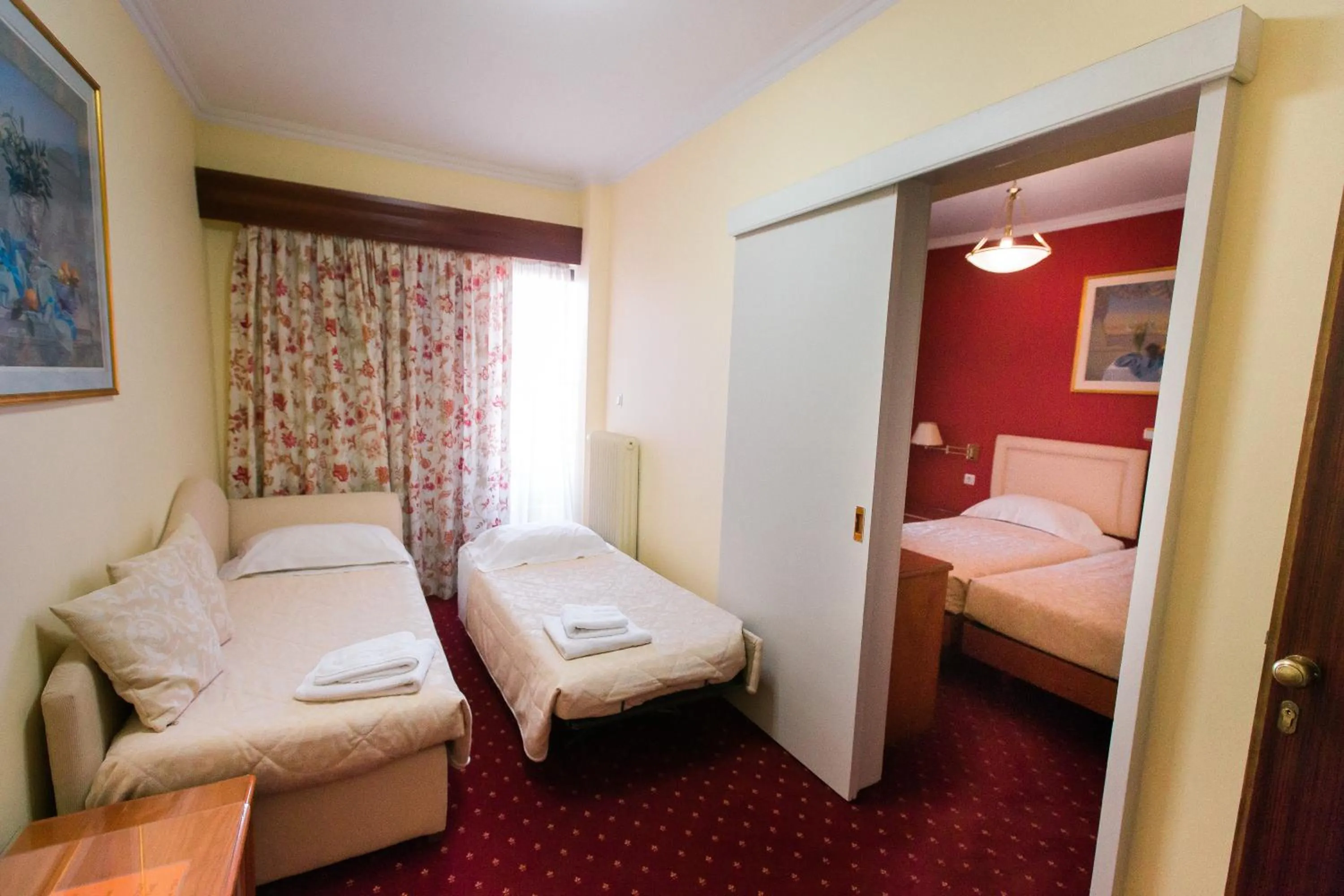 Photo of the whole room, Bed in Grand Hotel