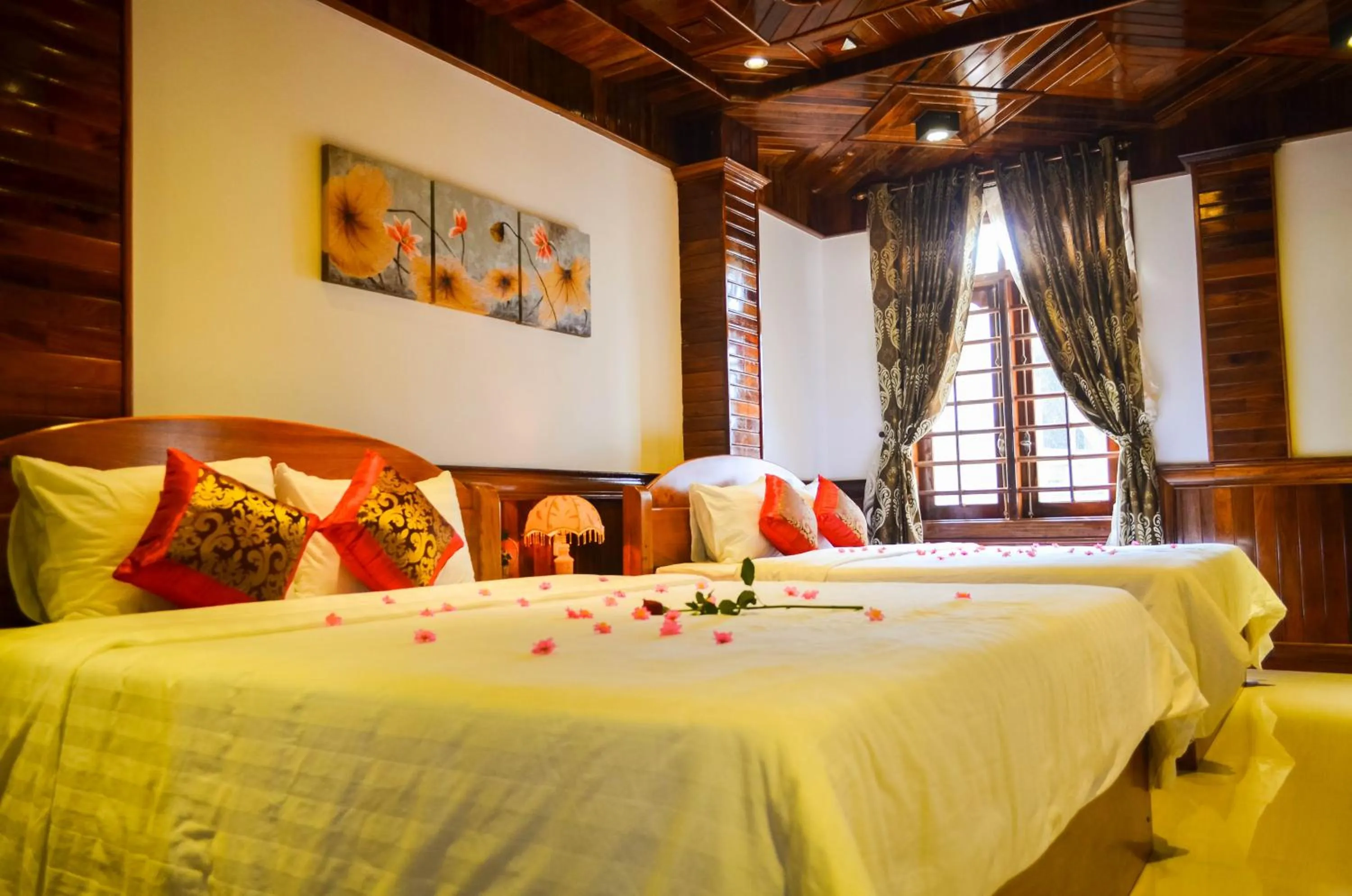 Photo of the whole room, Bed in San San Hotel Da Nang