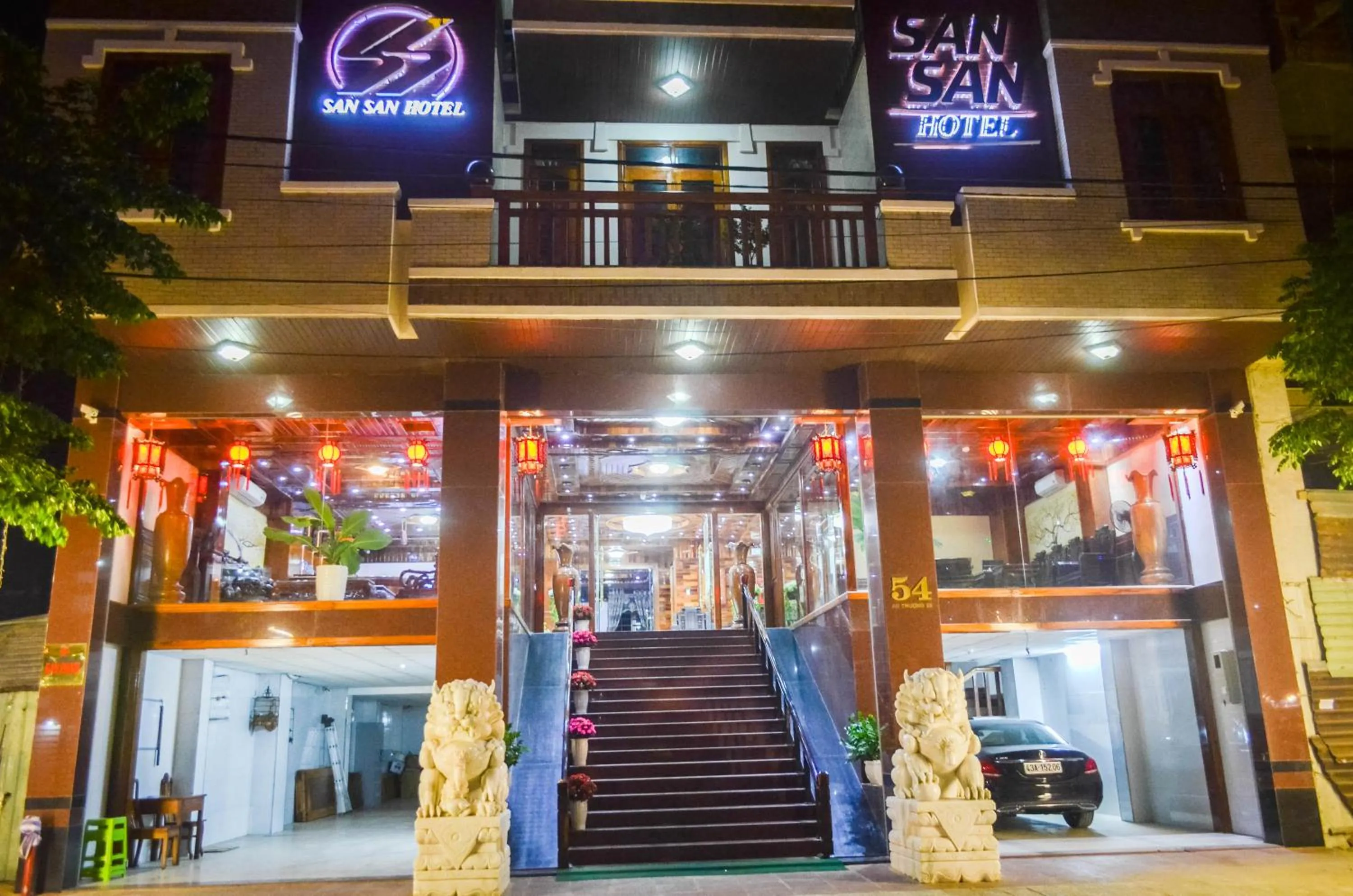 Facade/entrance in San San Hotel Da Nang