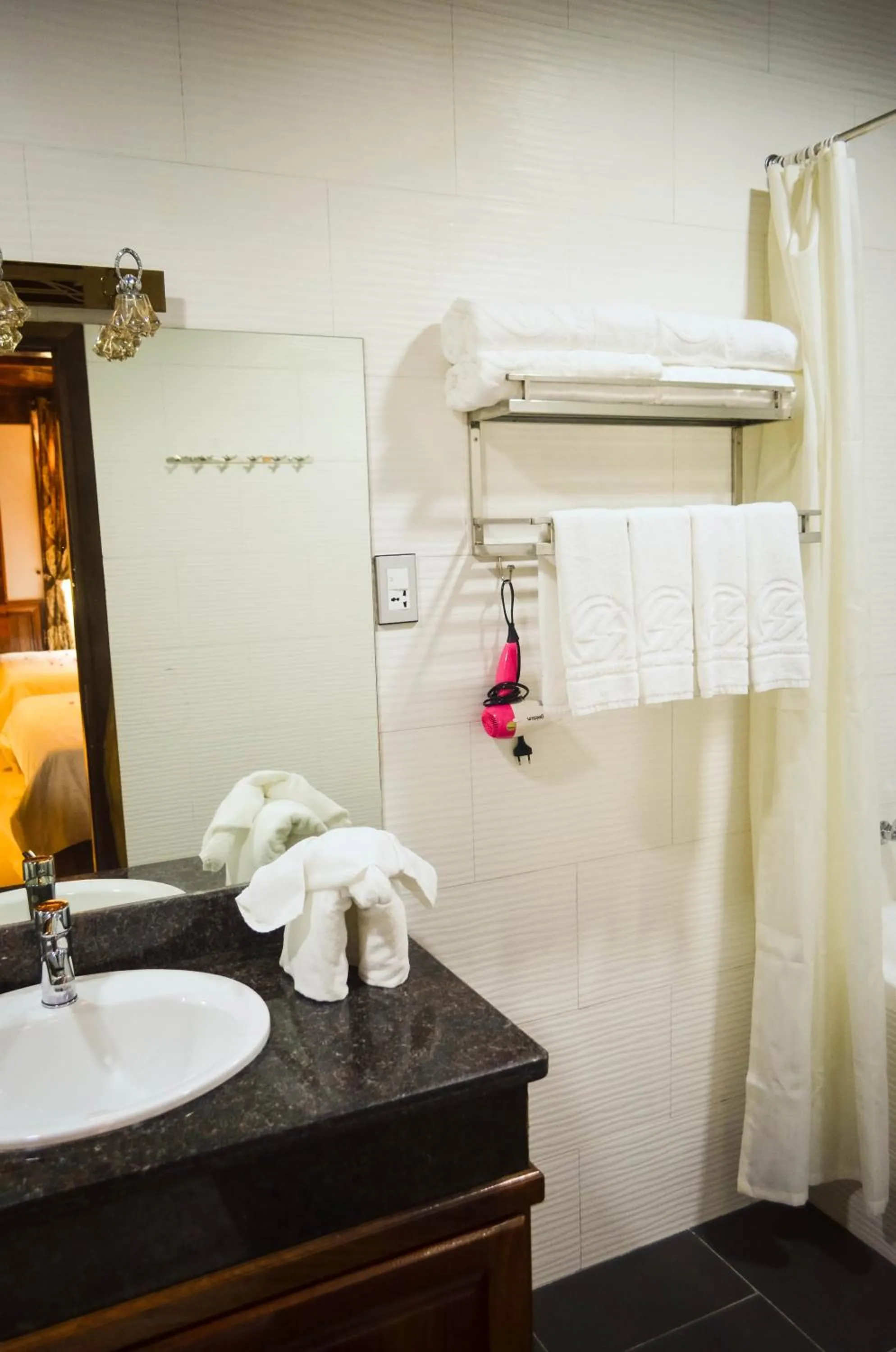 Shower in San San Hotel Da Nang