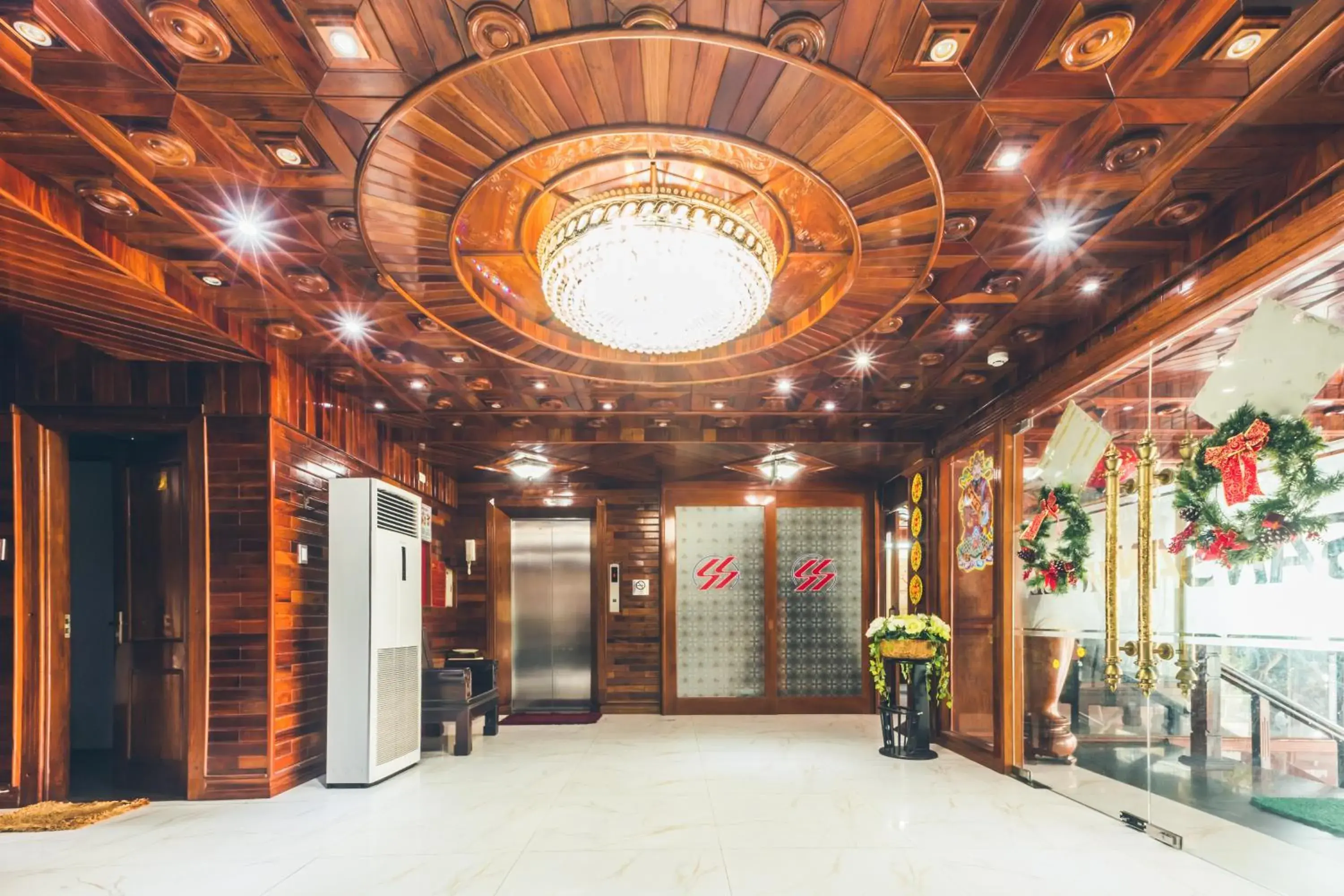 Lobby or reception in San San Hotel Da Nang Lobby or reception in San San Hotel Da Nang
