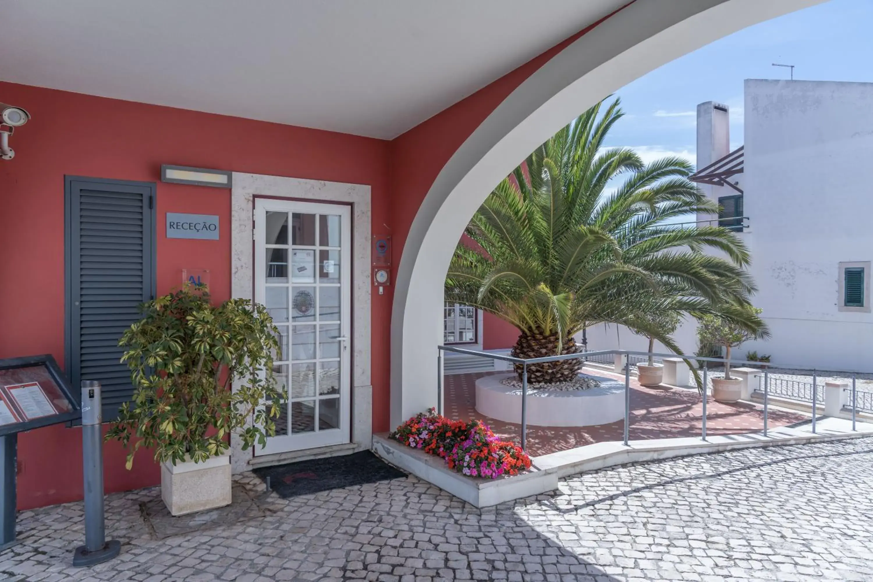 Facade/entrance in Casa do Médico de São Rafael Facade/entrance in Casa do Médico de São Rafael