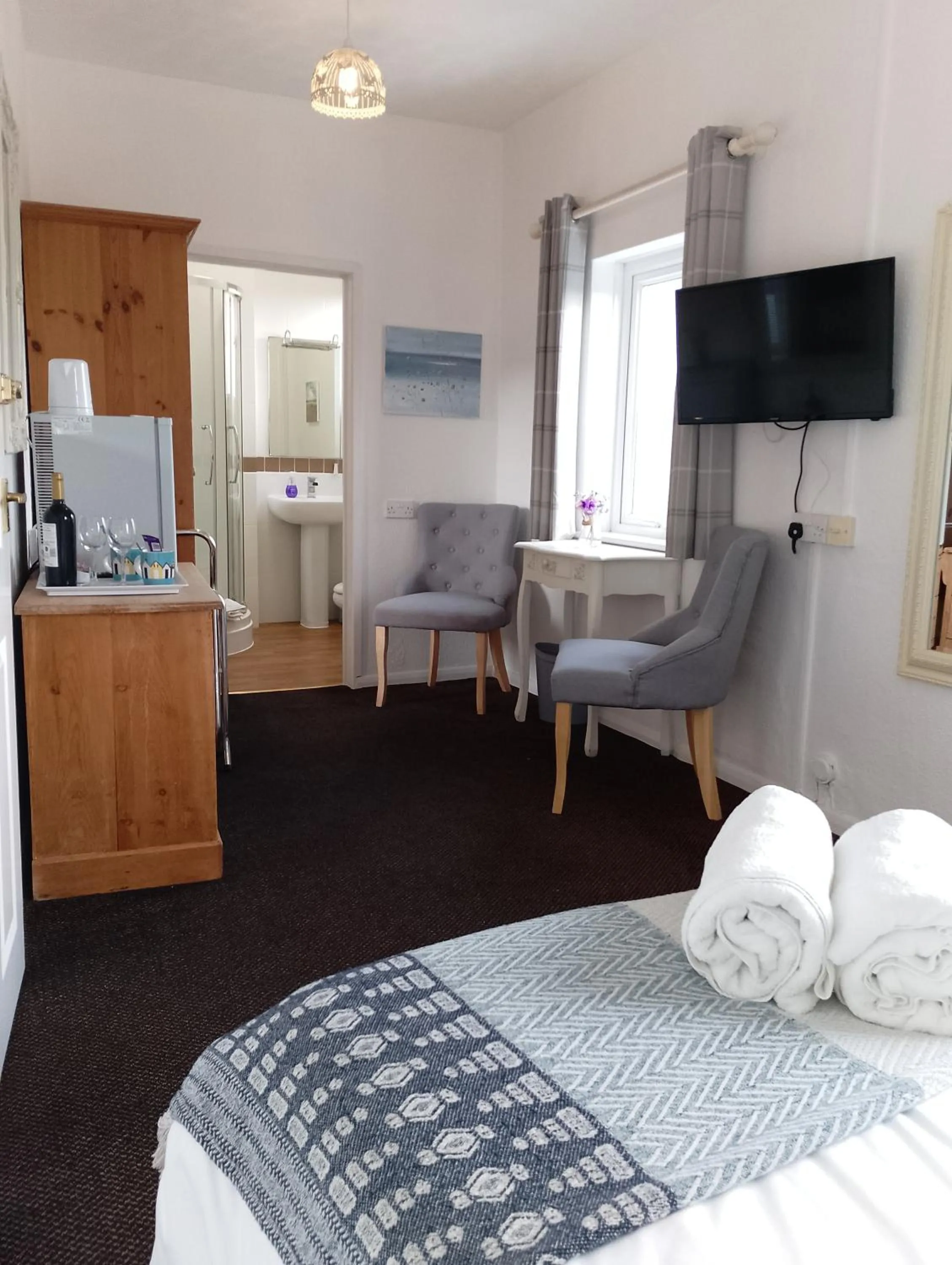 Photo of the whole room, Bed in Durham House