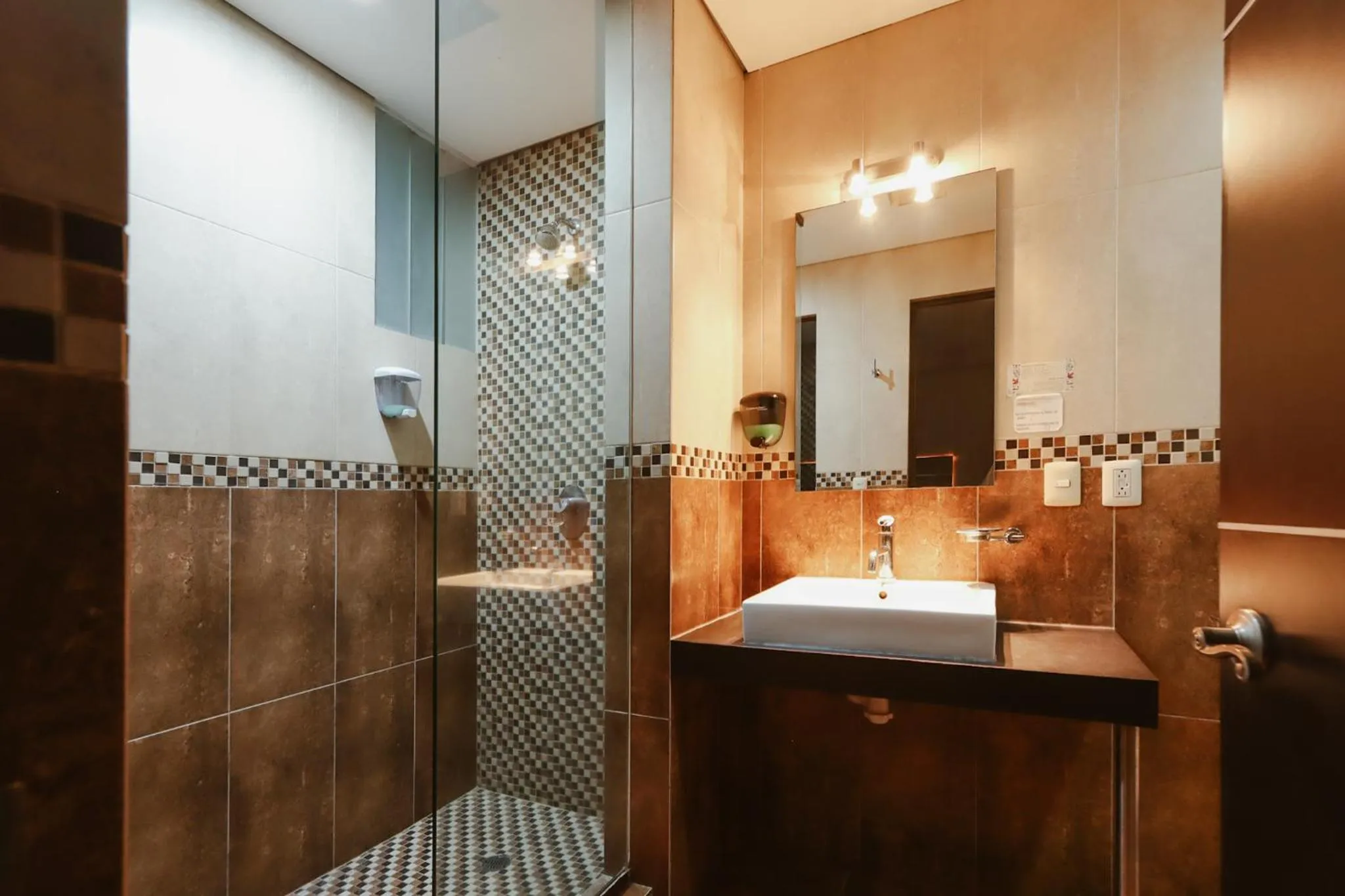 Shower in Auto Hotel Las Maravillas