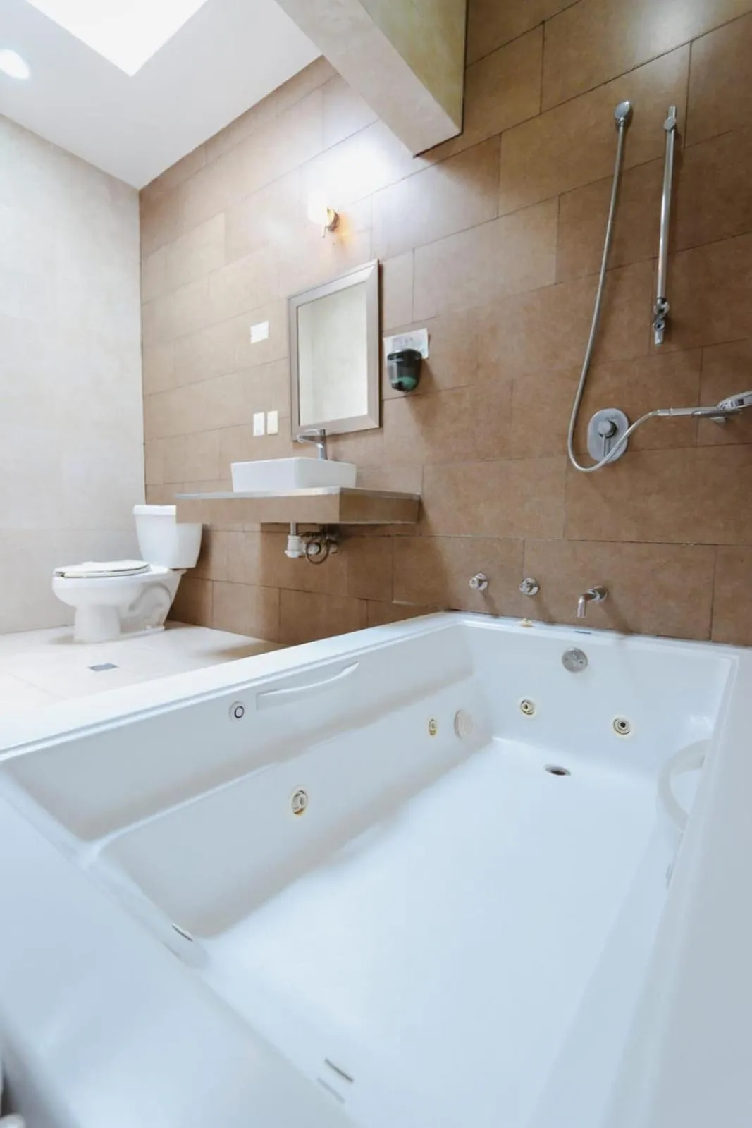 Hot Tub in Auto Hotel Las Maravillas