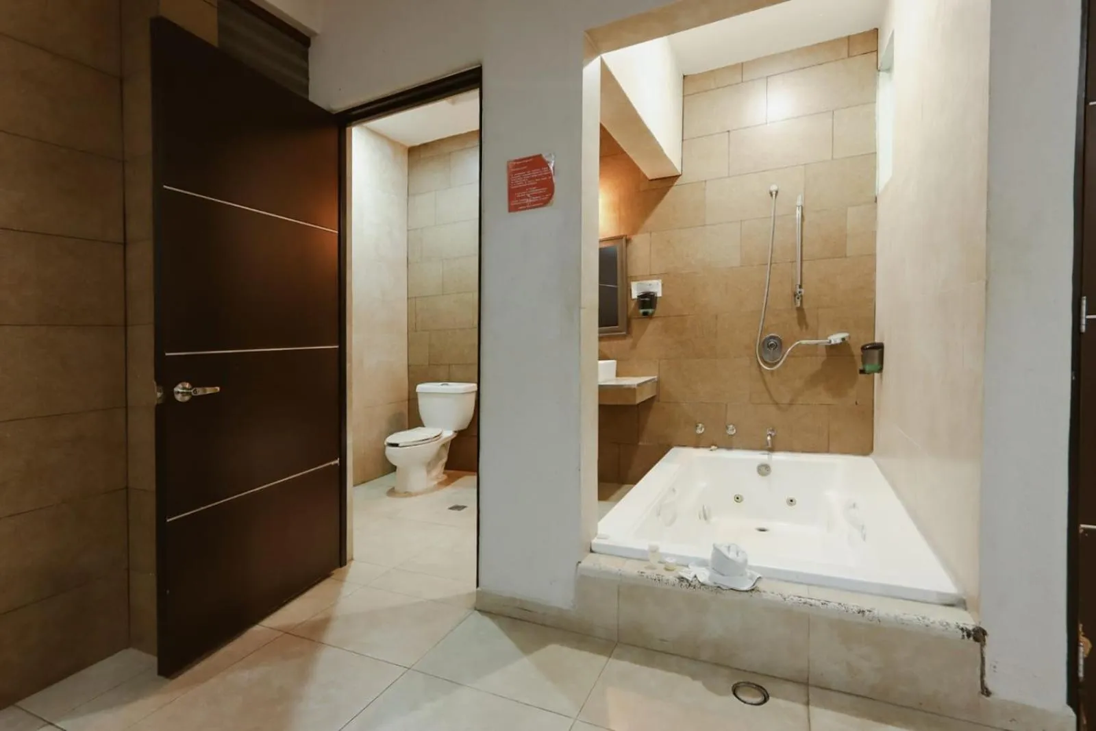 Shower in Auto Hotel Las Maravillas