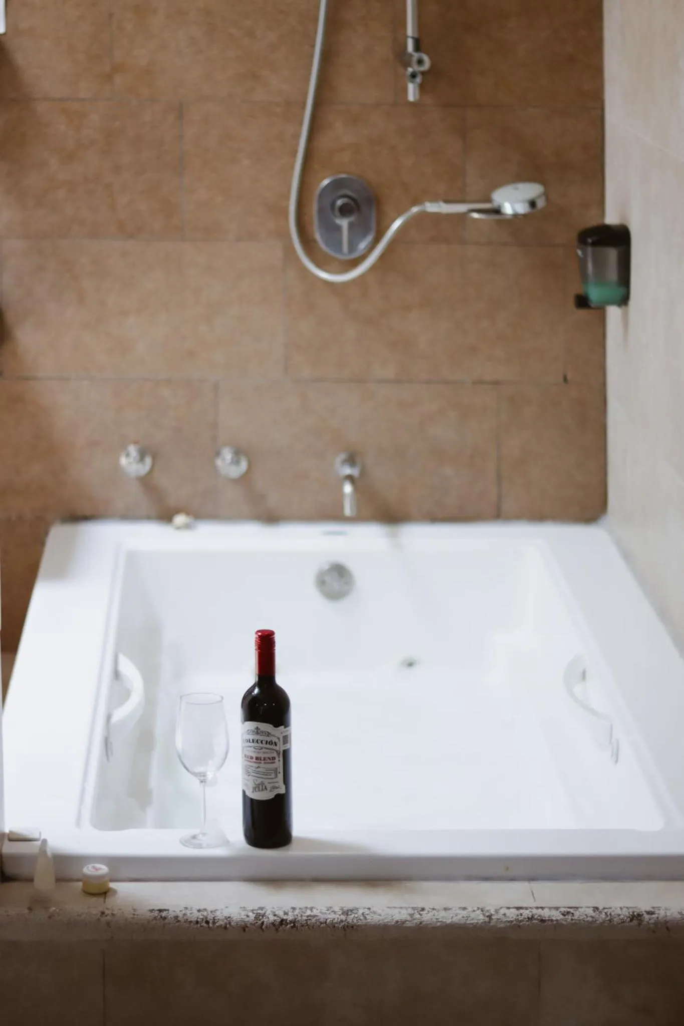 Hot Tub in Auto Hotel Las Maravillas