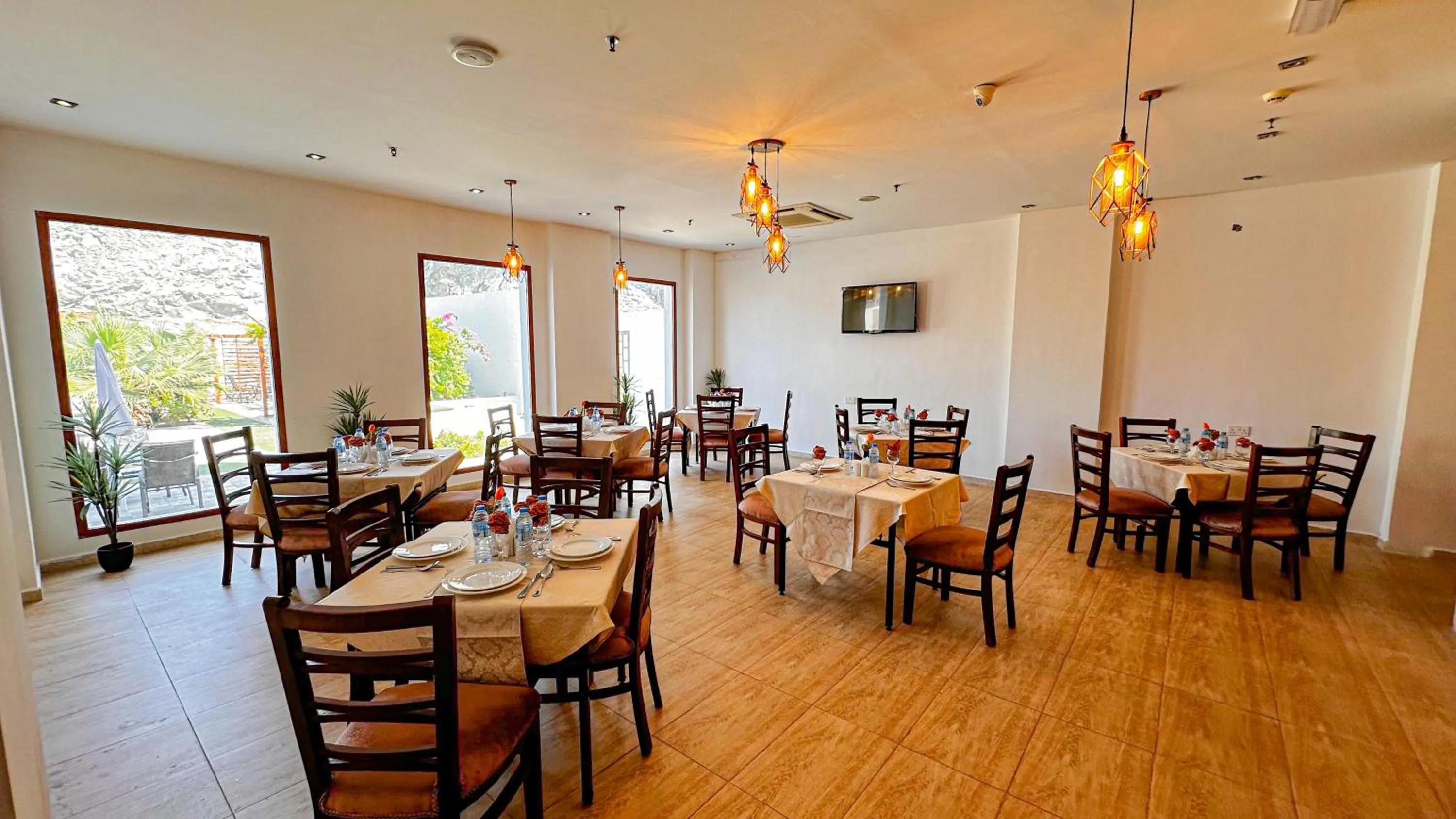 Restaurant/places to eat in Riyam Hotel