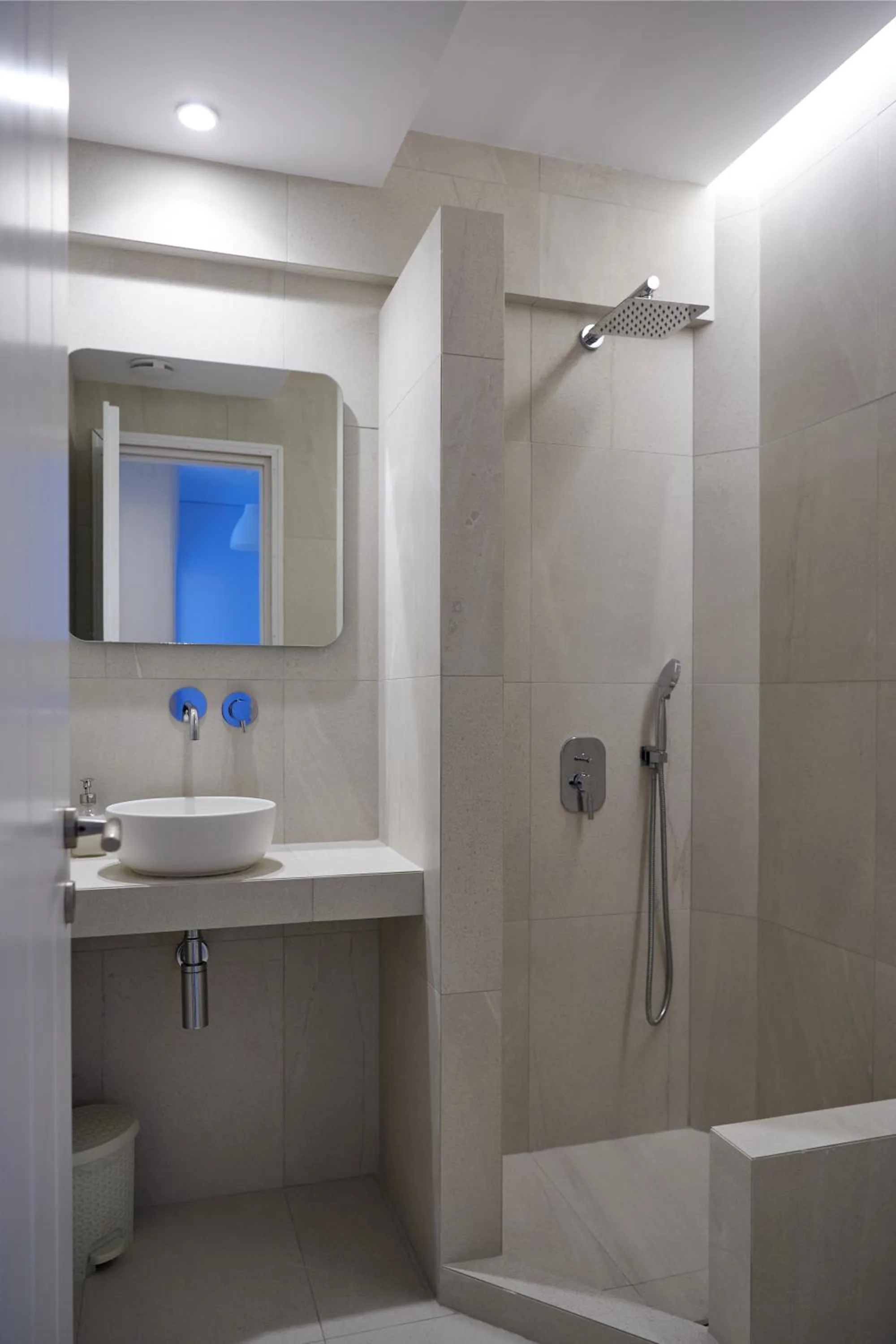 Bathroom in Cleopatra Seaside Homes, Logaras, Paros