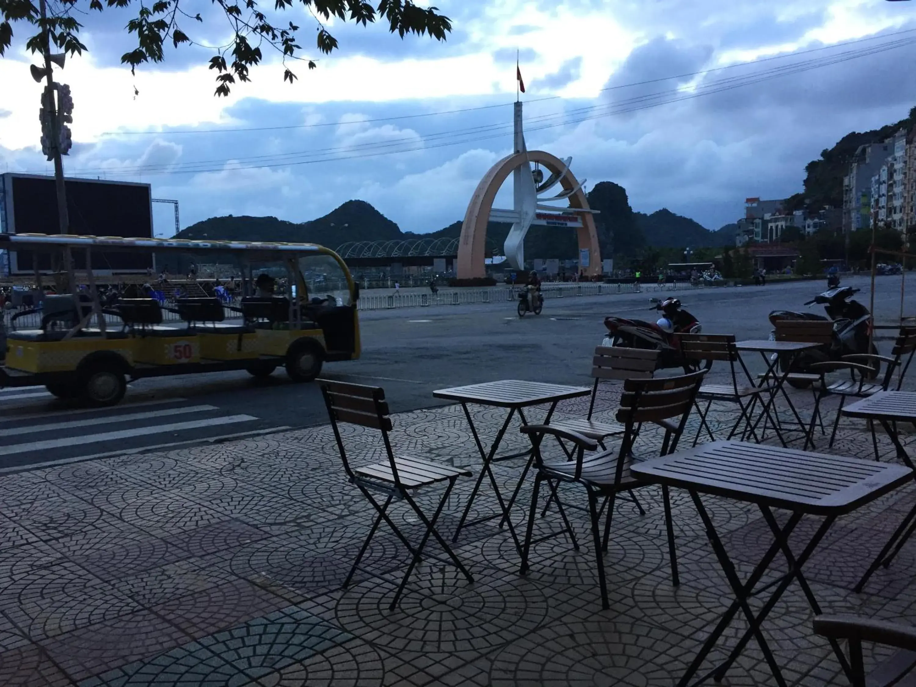 Restaurant/places to eat in Catba Dream Hotel Restaurant/places to eat in Catba Dream Hotel