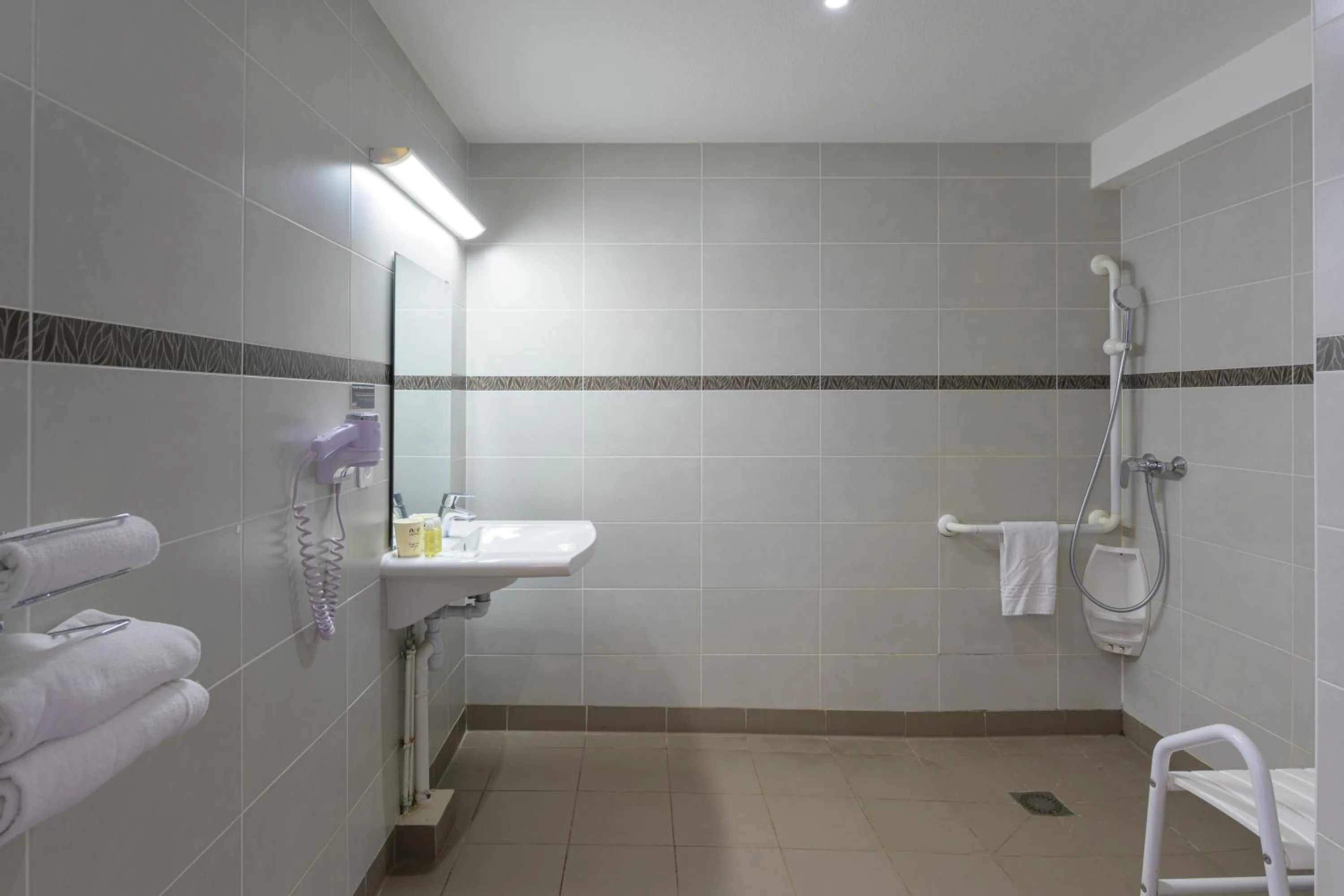 Bathroom in Ace Hôtel Paris Roissy