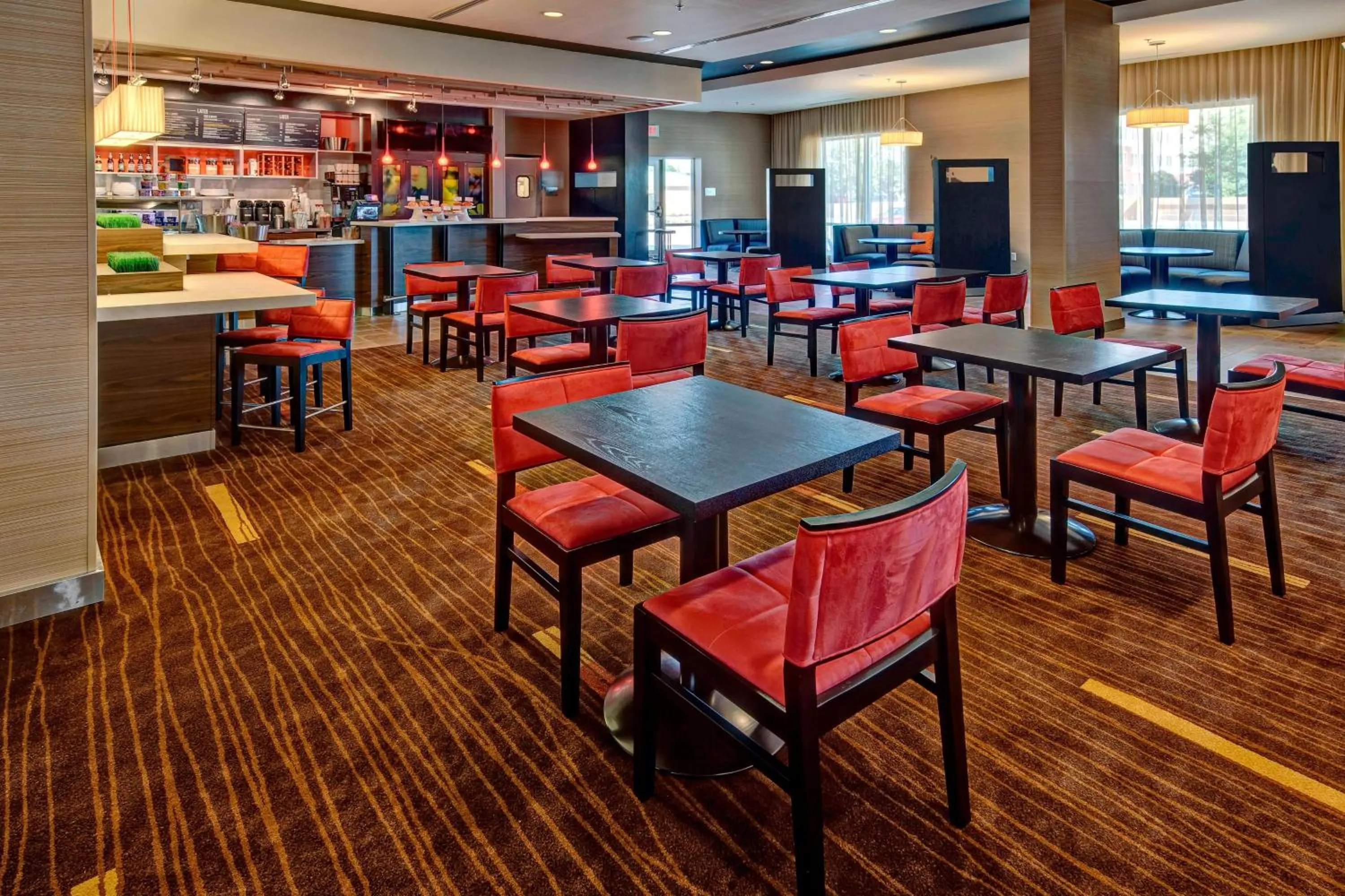 Restaurant/places to eat in Courtyard by Marriott Westbury Long Island