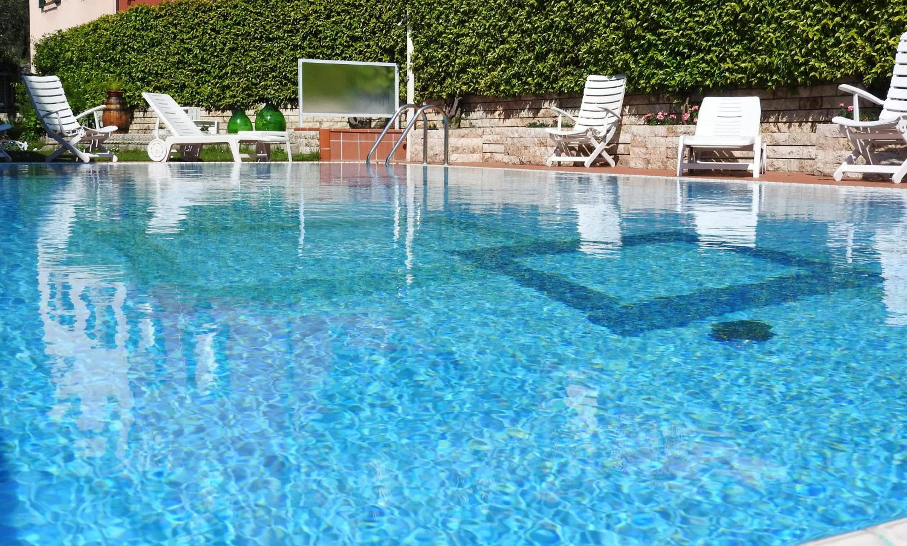 Swimming pool in Villa Fiori