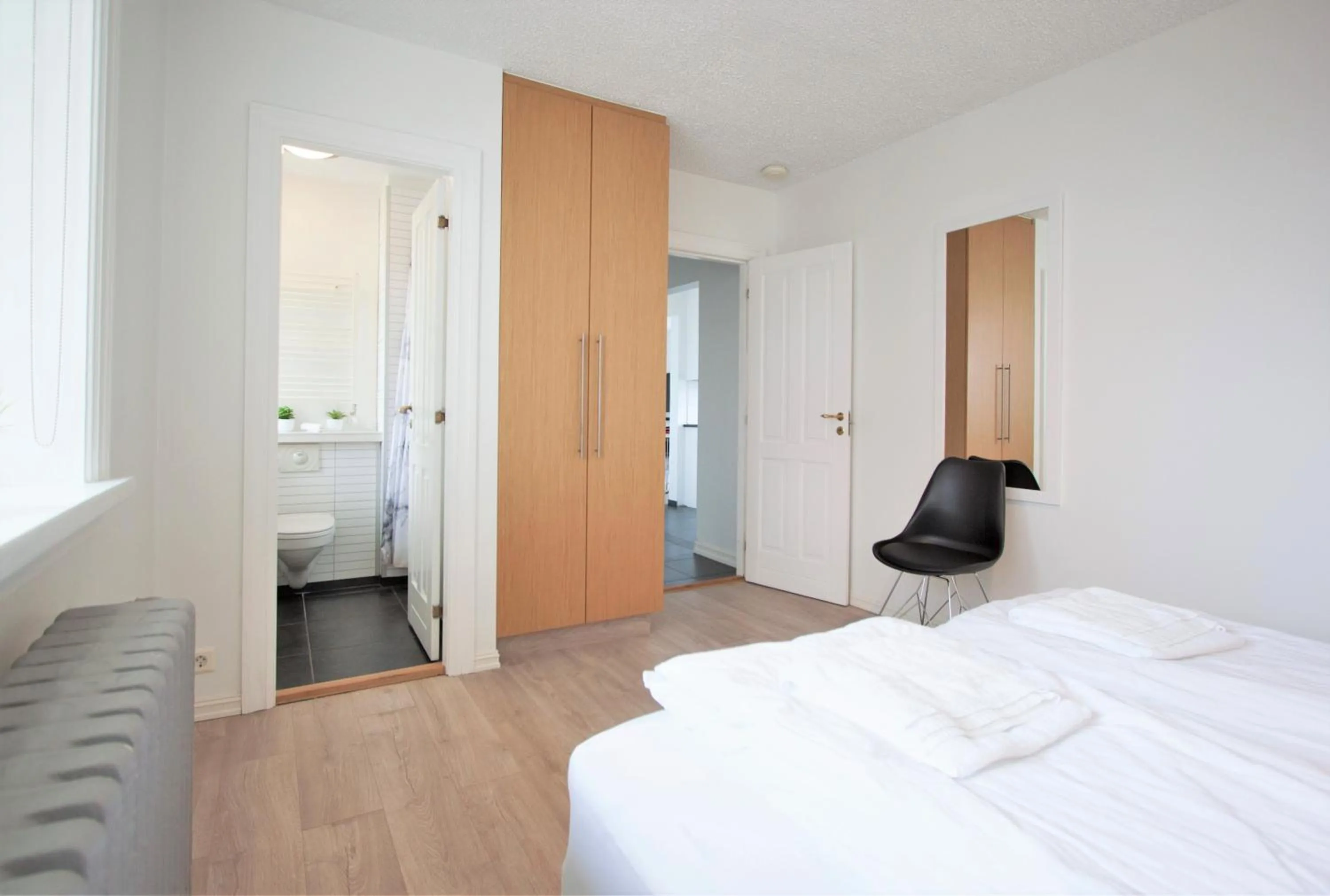 Bathroom, Bed in Odinn Reykjavik Odinsgata Apartments