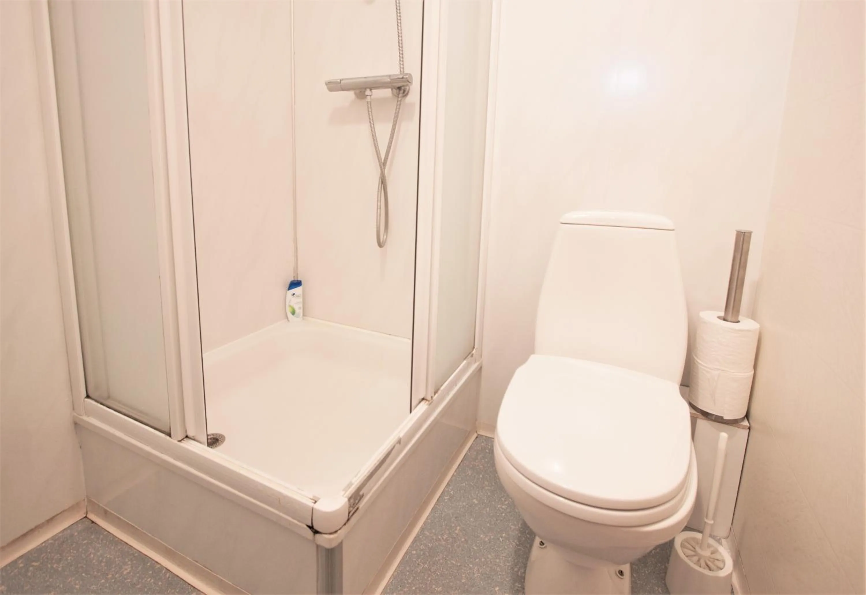 Shower in Odinn Reykjavik Odinsgata Apartments